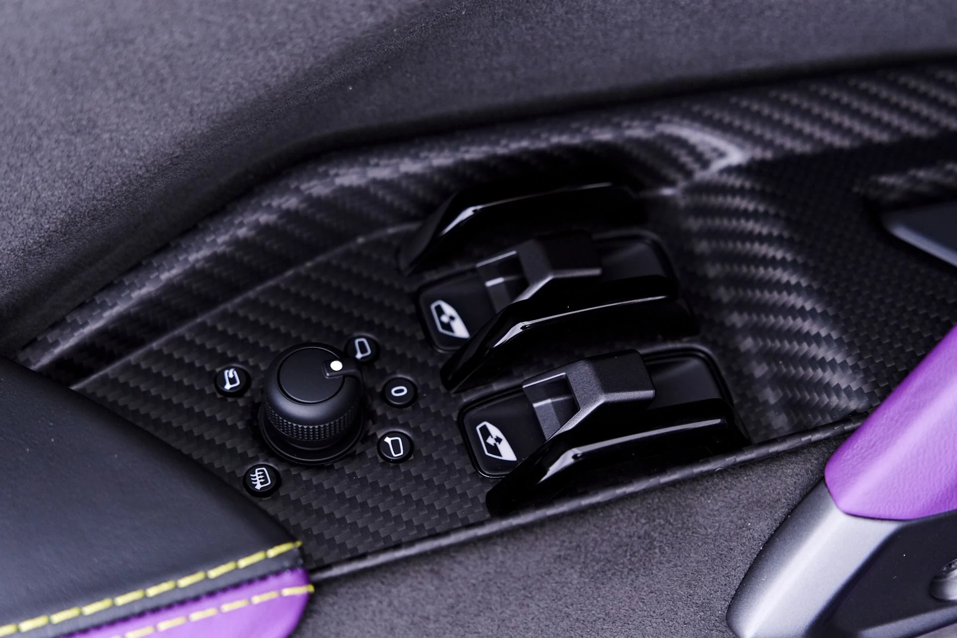 mph056_1003516705_Used_2025_Lamborghini_Revuelto_Base_1784242677_56025236de