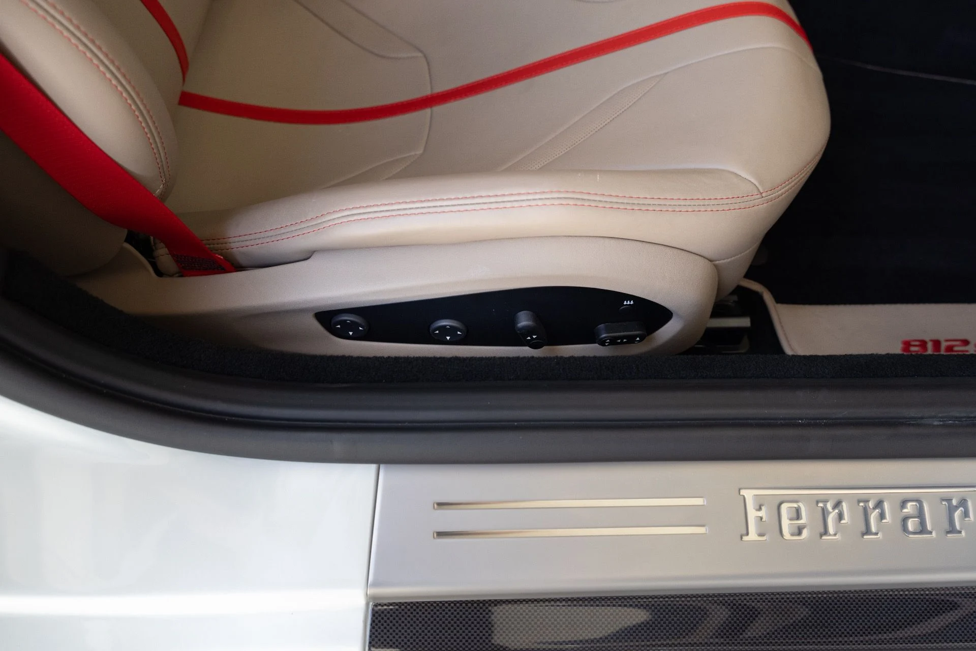 mph056_1003927384_Used_2020_Ferrari_812_Superfast_1779237013_c86294e25f