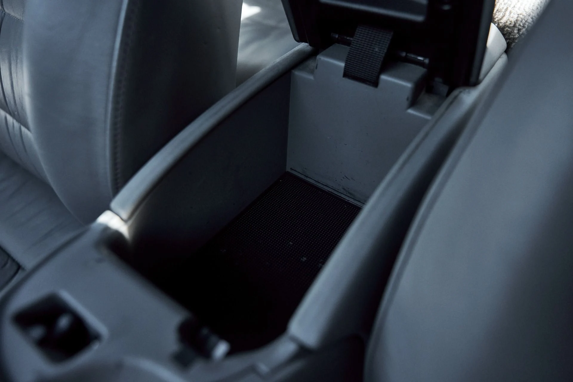 mph056_1037838195_Used_2002_Porsche_911_Carrera_1766458518_c3a527cfbc