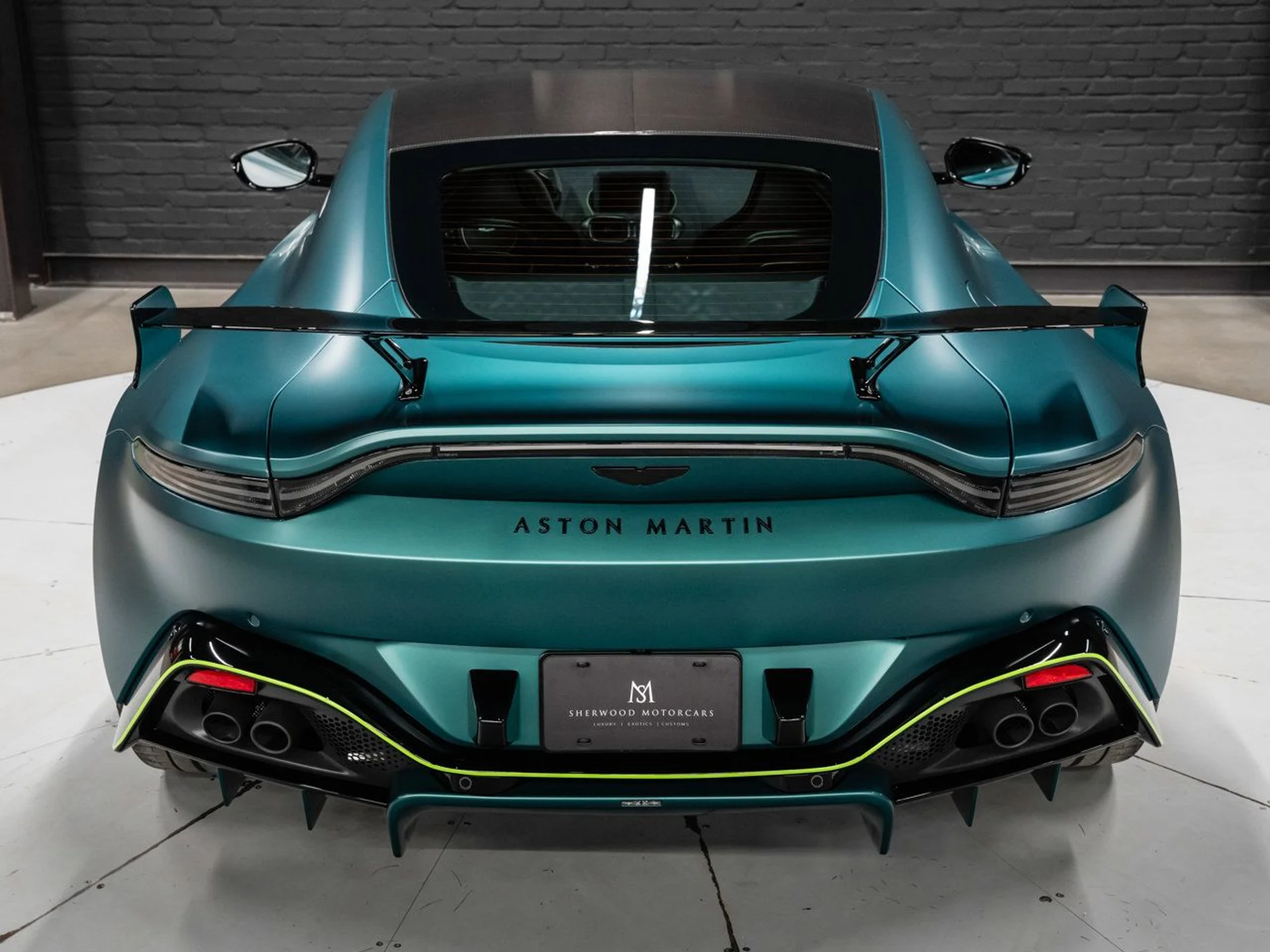 mph056_105556890_aston_martin_vantage_2023_482972f2f3