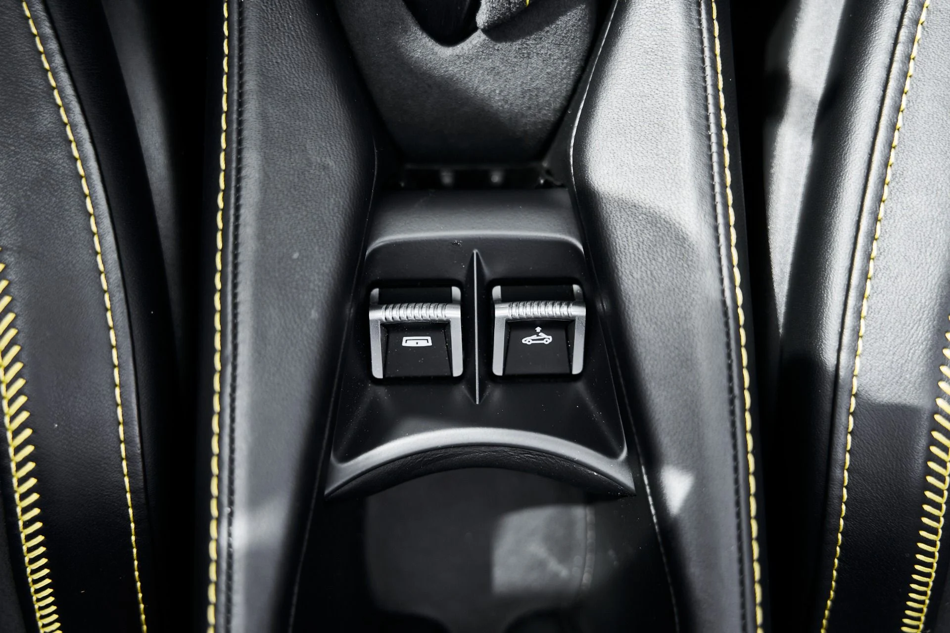 mph056_1055860994_Used_2021_Mc_Laren_720_S_1775521587_1e6b55edca