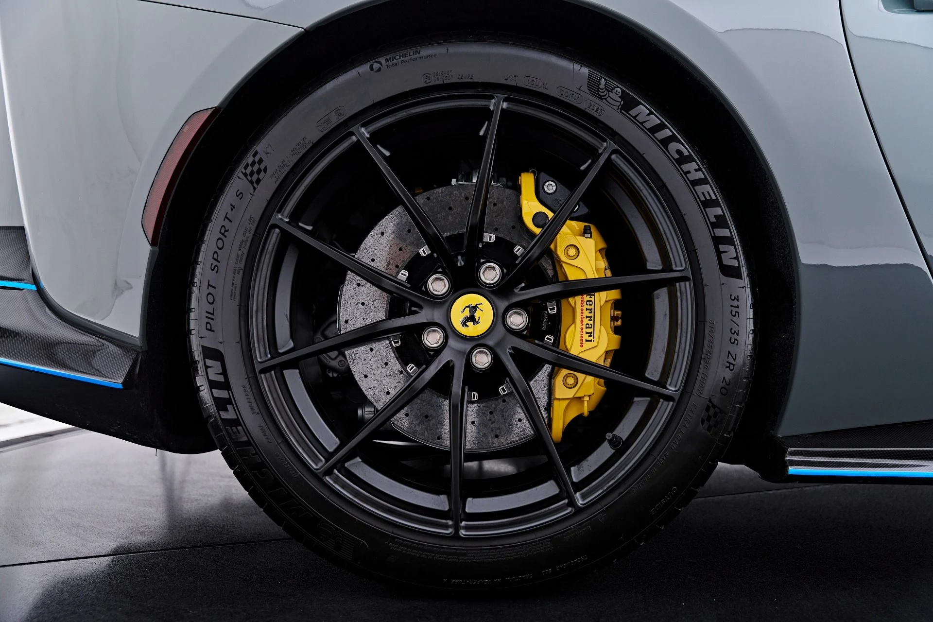 mph056_10568291_Used_2023_Ferrari_812_GTS_Base_1785445662_11aad9b003
