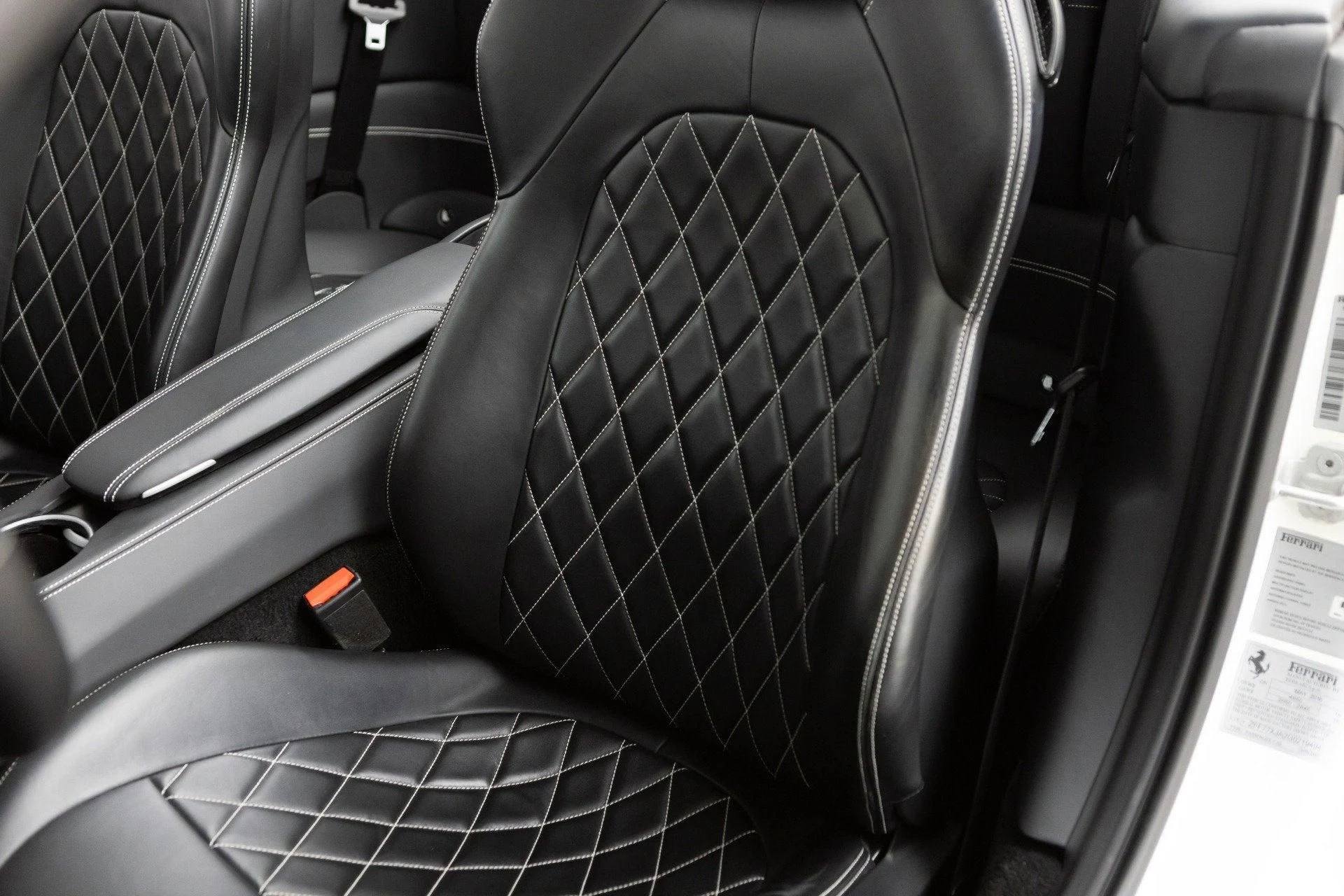 mph056_1069354159_Used_2016_Ferrari_California_T_1777368232_5dfd07d817