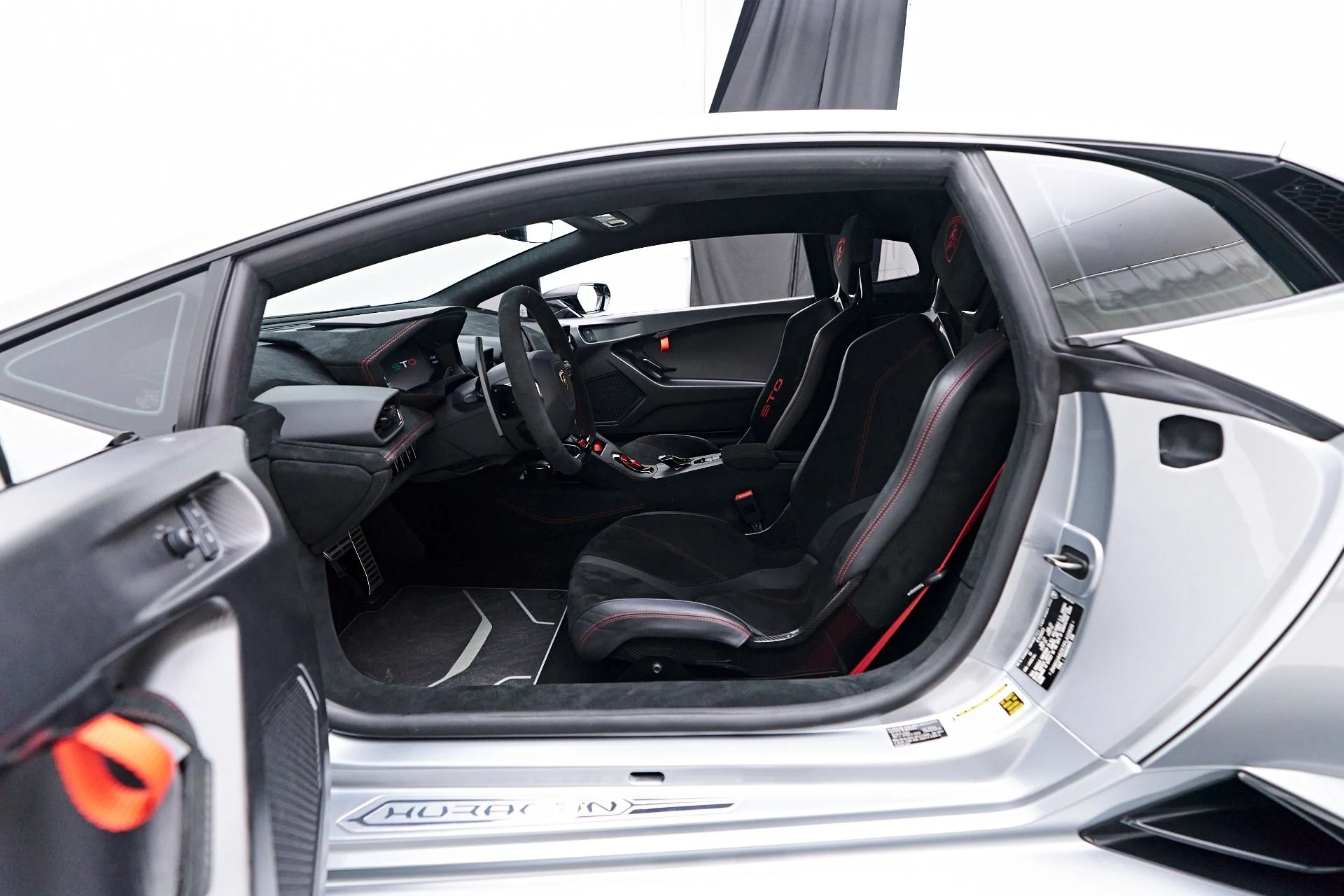 mph056_1070135086_Used_2023_Lamborghini_Huracan_STO_Base_1754673404_570df51f58
