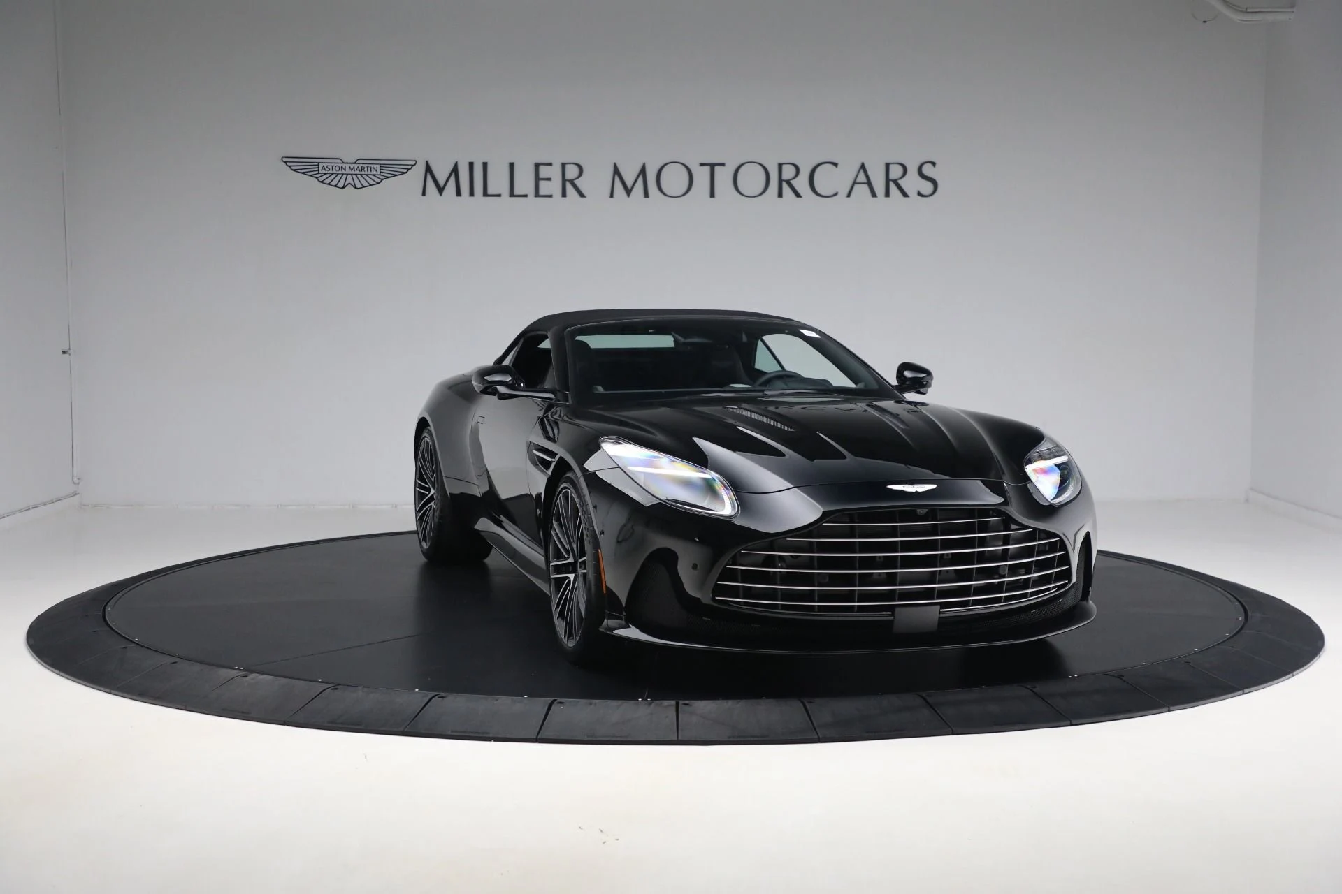 mph056_1116942583_New_2025_Aston_Martin_DB_12_Volante_f113676953