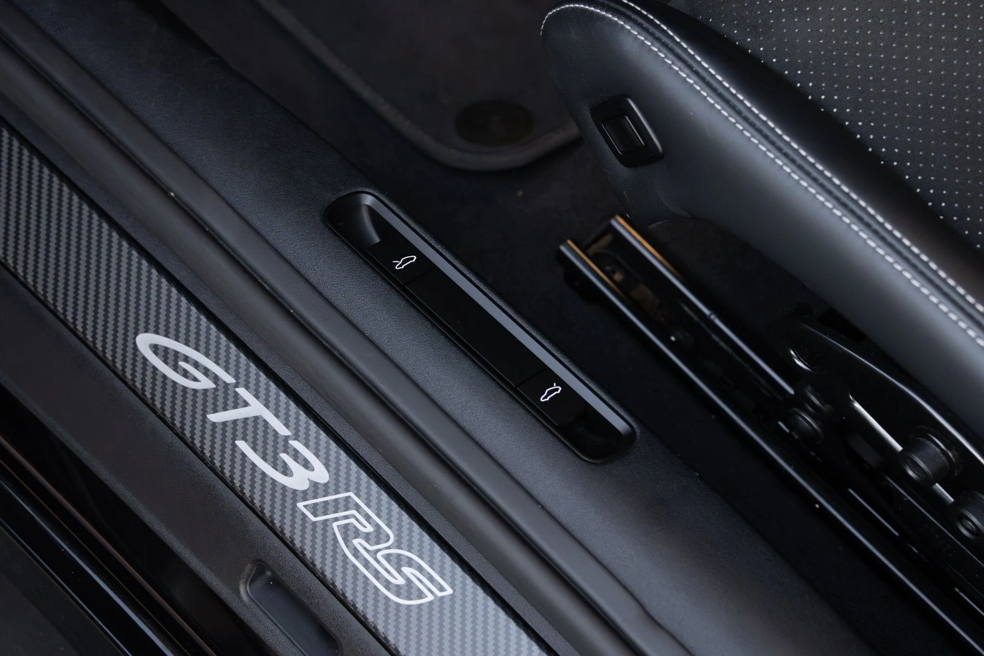 mph056_1133930618_Used_2025_Porsche_911_GT_3_RS_1770101342_0327879fbe