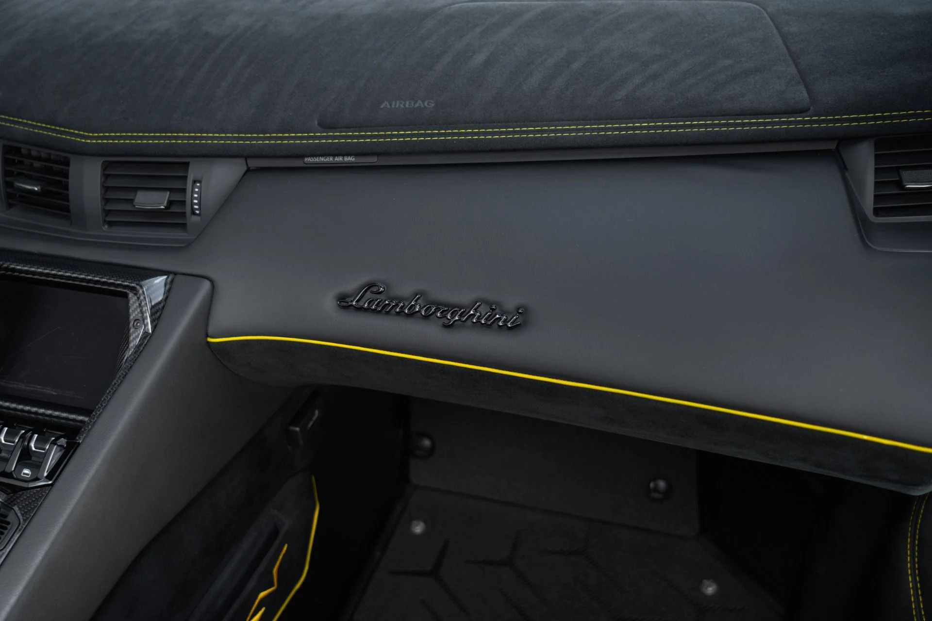 mph056_1146615849_Used_2016_Lamborghini_Aventador_LP_750_4_SV_1759528221_f8bdd05ff1