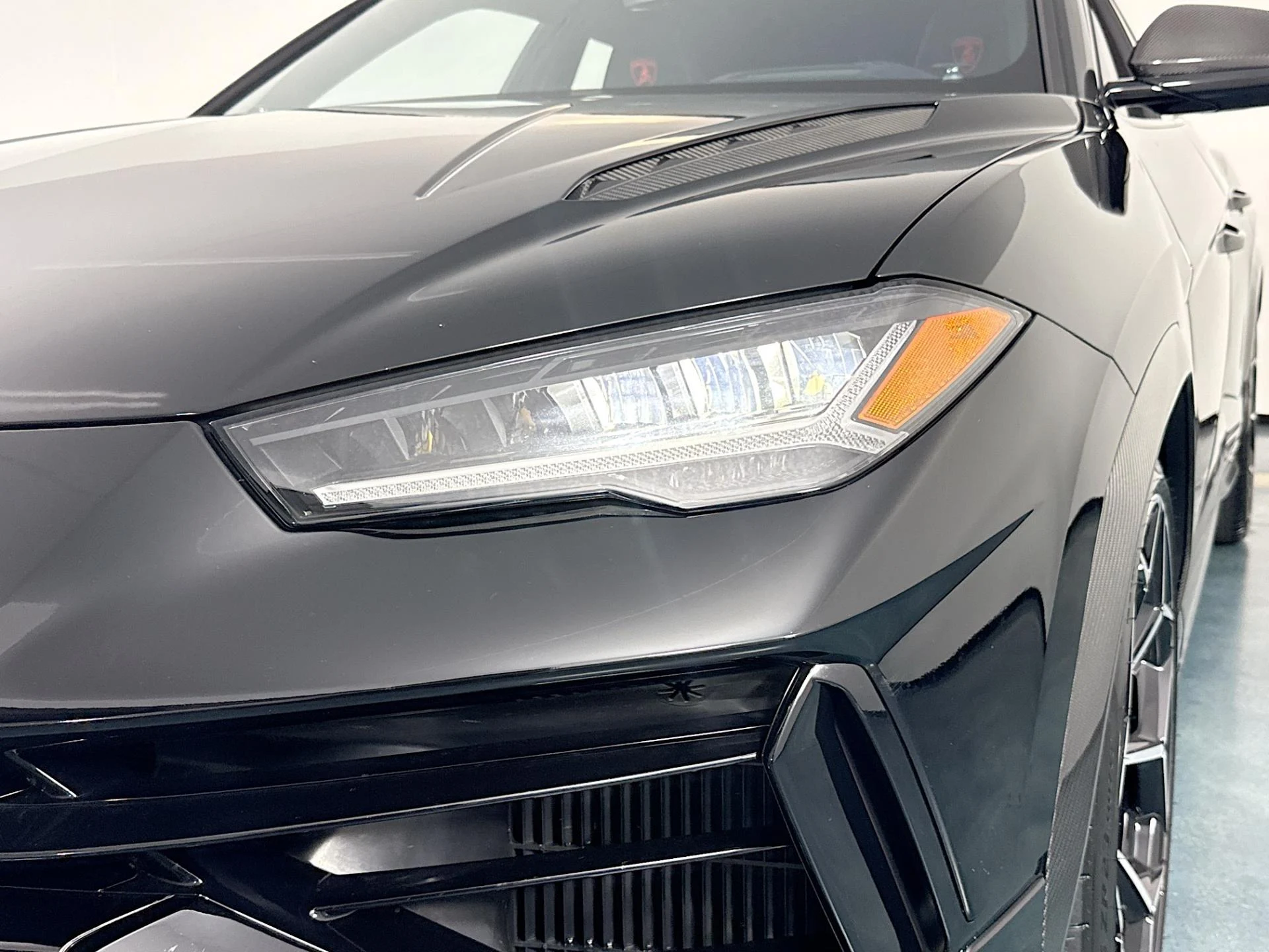 mph056_1170926596_Used_2023_Lamborghini_Urus_Performante_1783708257_df10974157