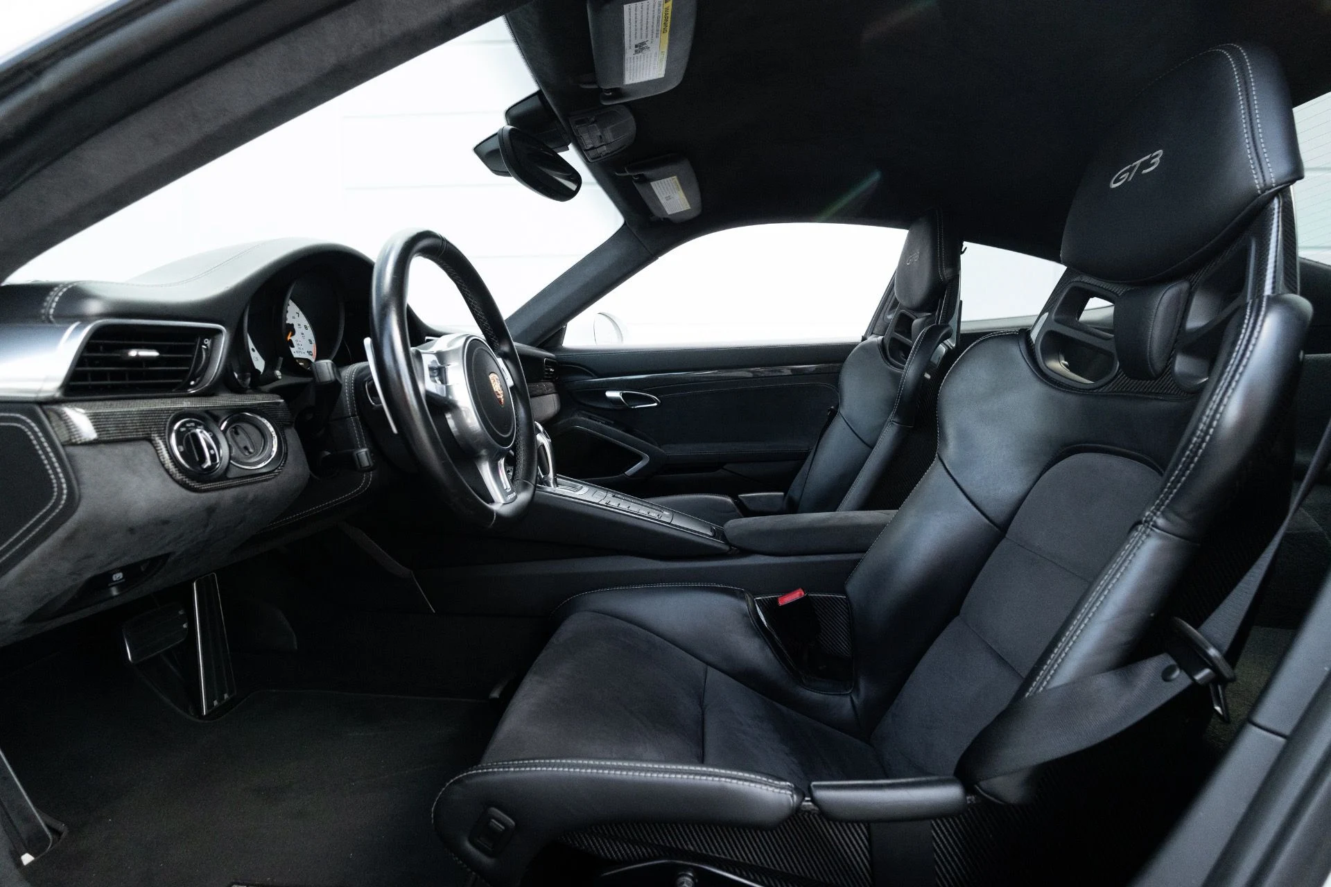 mph056_1171626215_Used_2015_Porsche_911_GT_3_1766771055_21a2383d7d