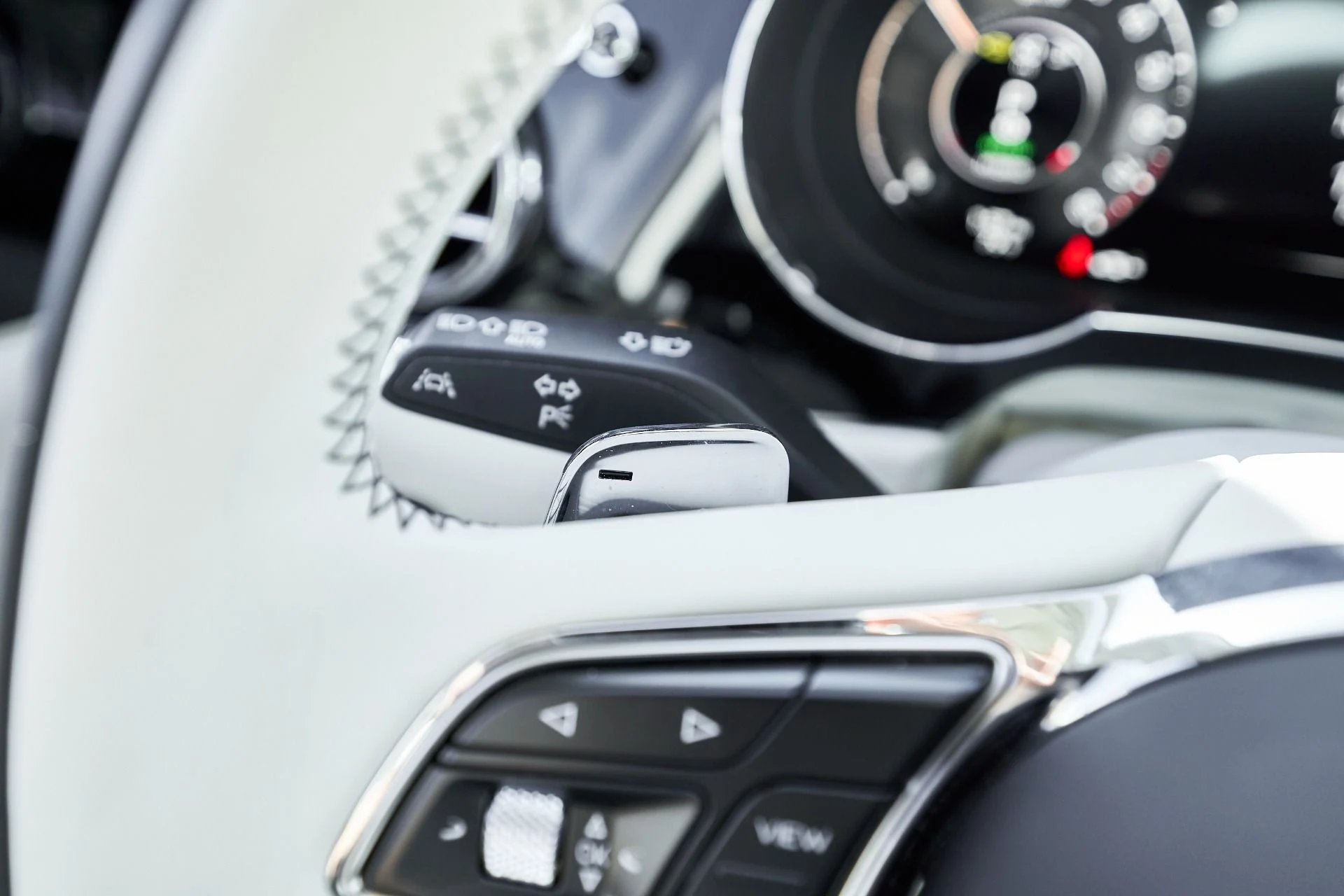 mph056_1175927921_Used_2024_Bentley_Bentayga_Hybrid_S_1759985924_46a434aab3