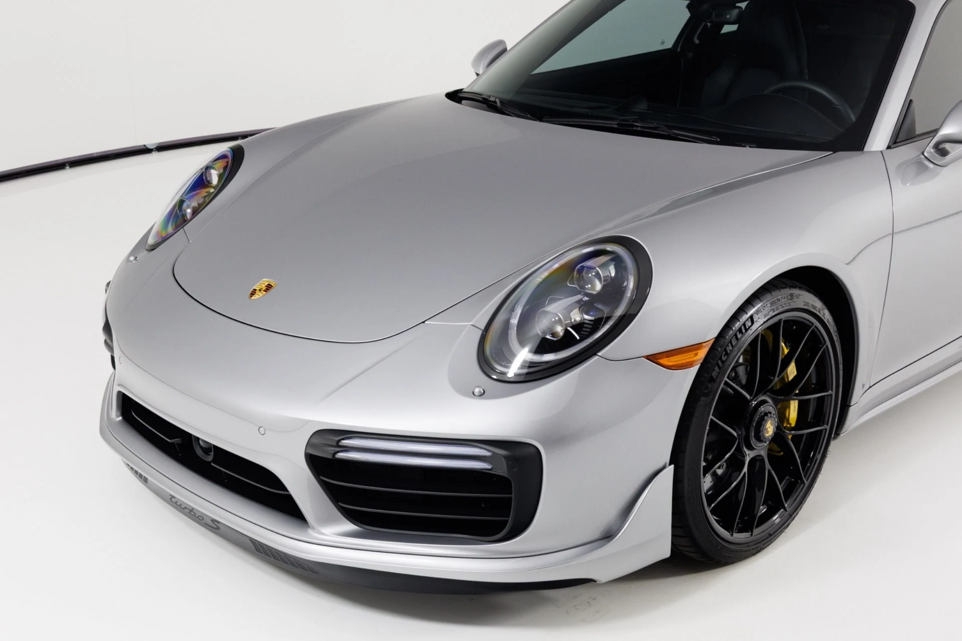 mph056_1187644649_Used_2017_Porsche_911_Turbo_S_1782938081_8ff7422c26