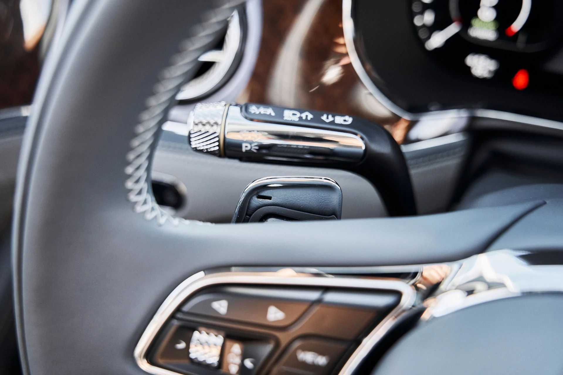 mph056_1228881064_Used_2026_Bentley_Flying_Spur_V8_1775613340_16fc9b9d05