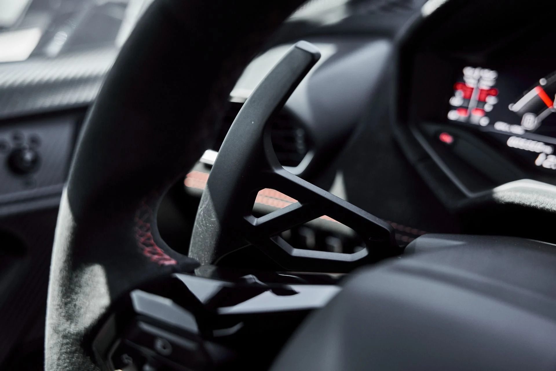 mph056_1241321123_Used_2024_Lamborghini_Huracan_STO_Base_1775782828_6f07170d64