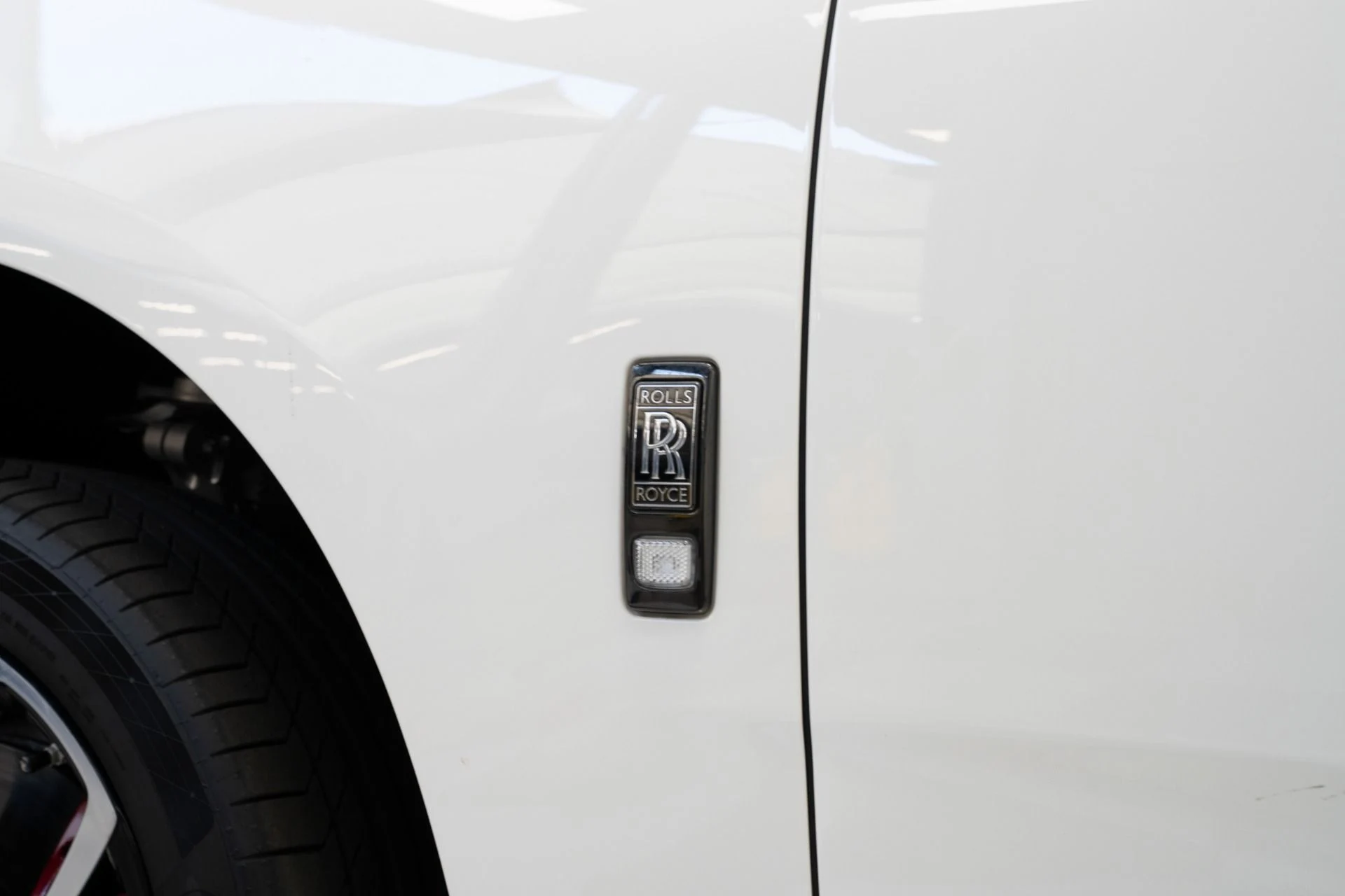 mph056_127295639_Used_2023_Rolls_Royce_Cullinan_Black_Badge_Two_Tone_Interior_Starlight_Headliner_1762810213_fdcf0f80e7