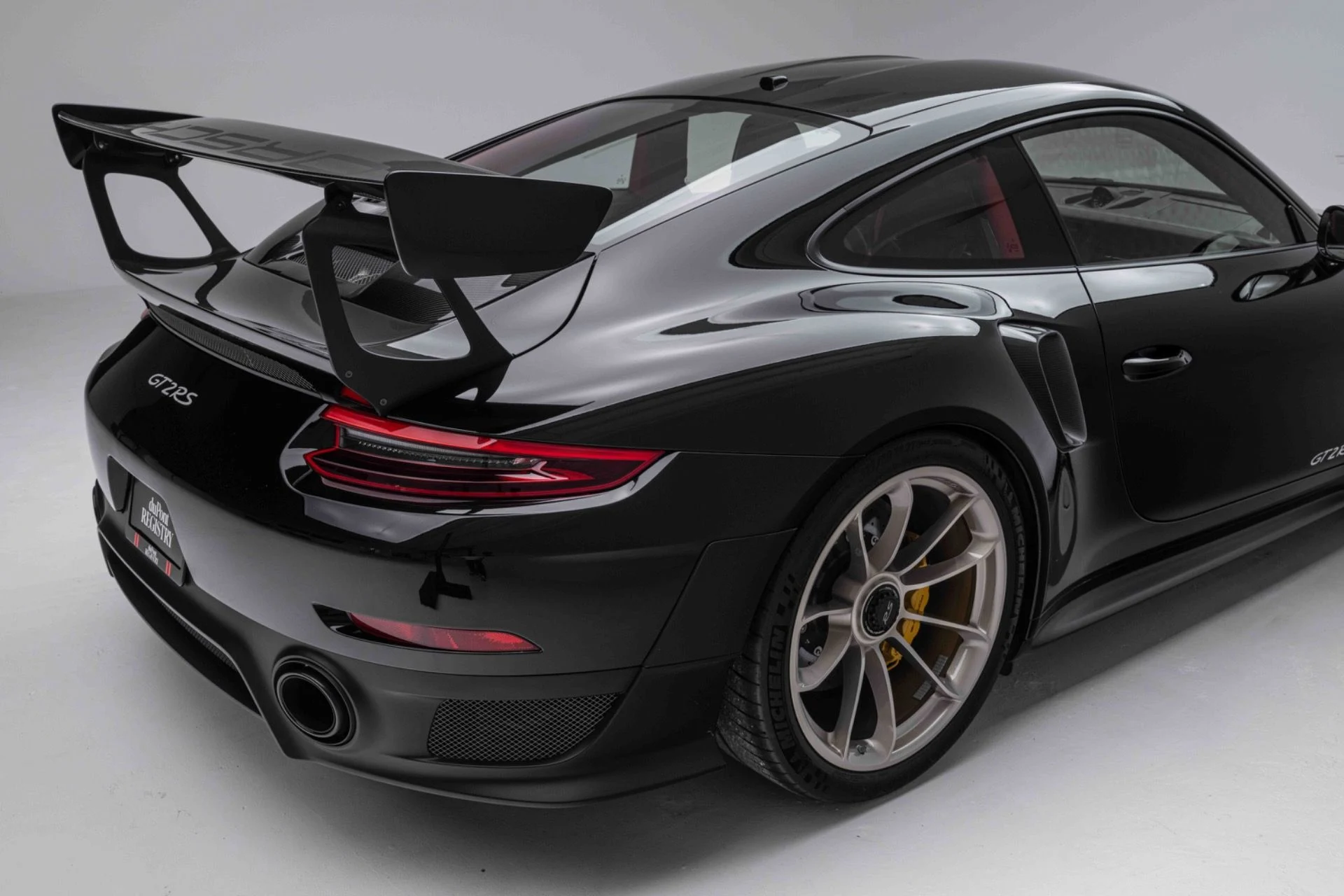 mph056_1285759507_Used_2018_Porsche_911_GT_2_RS_1774025670_912b1432e4