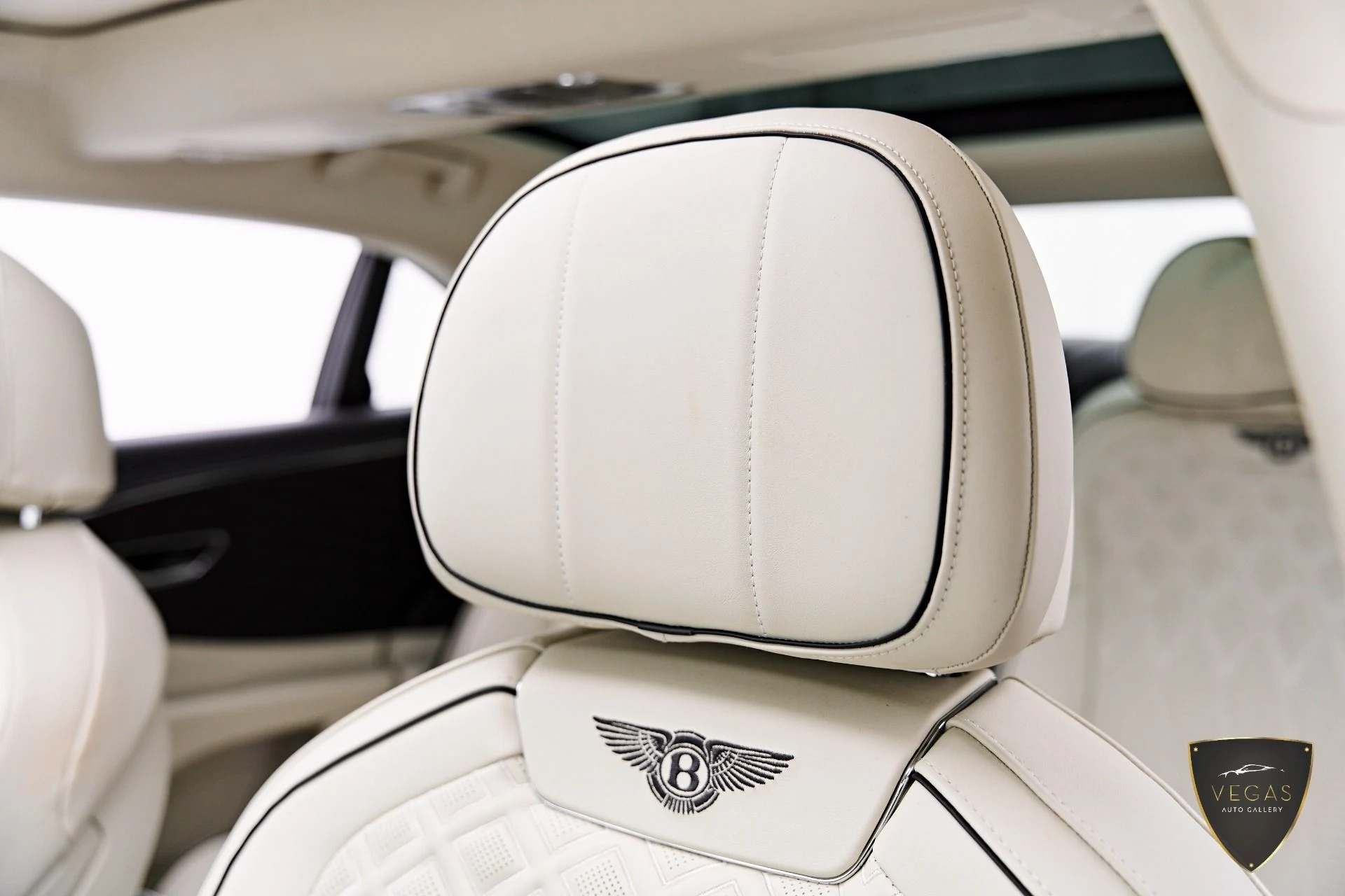mph056_1307366436_Used_2022_Bentley_Flying_Spur_V8_1782495093_2886578405