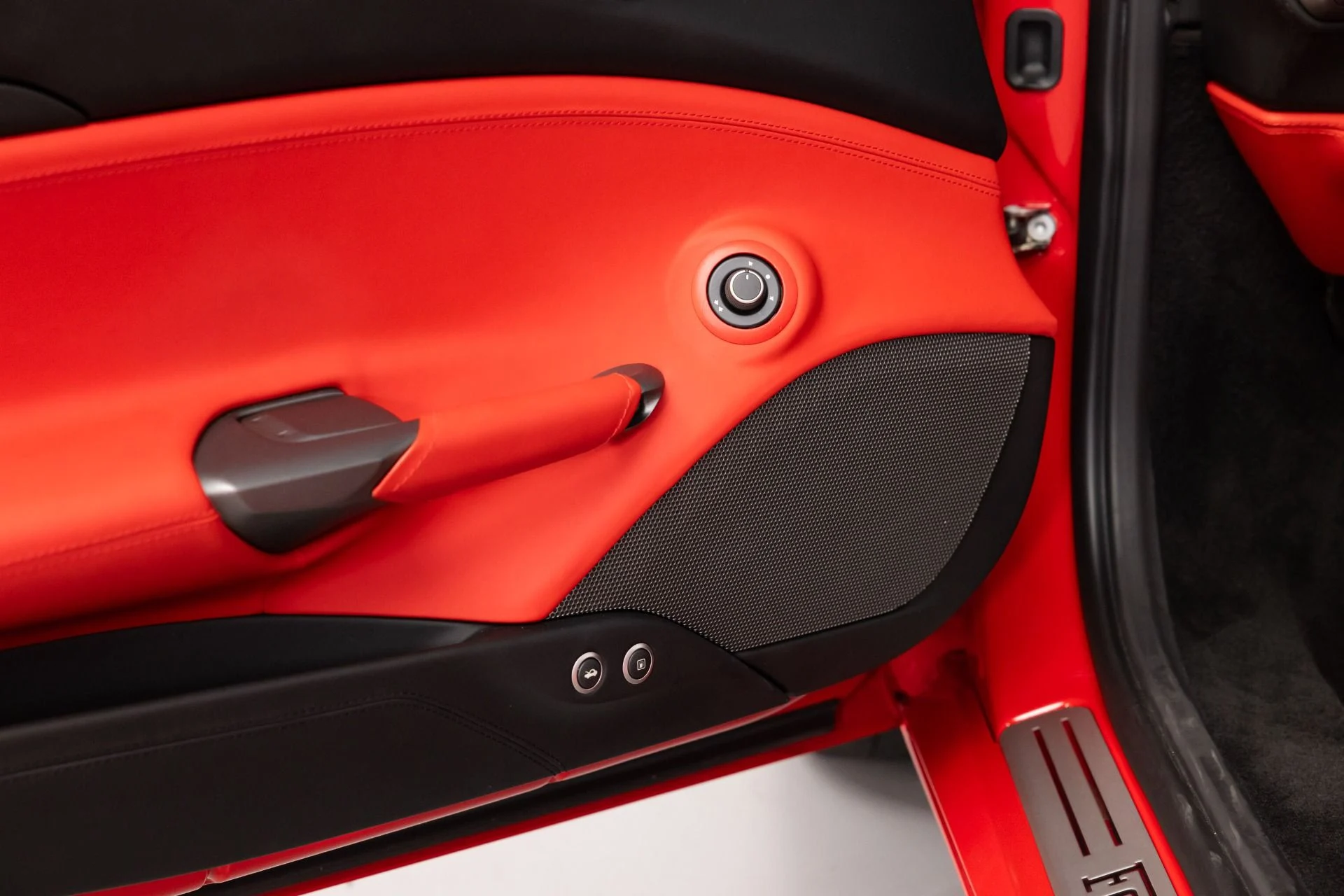mph056_1307998721_Used_2017_Ferrari_488_Spider_1782927925_a33e9078c9