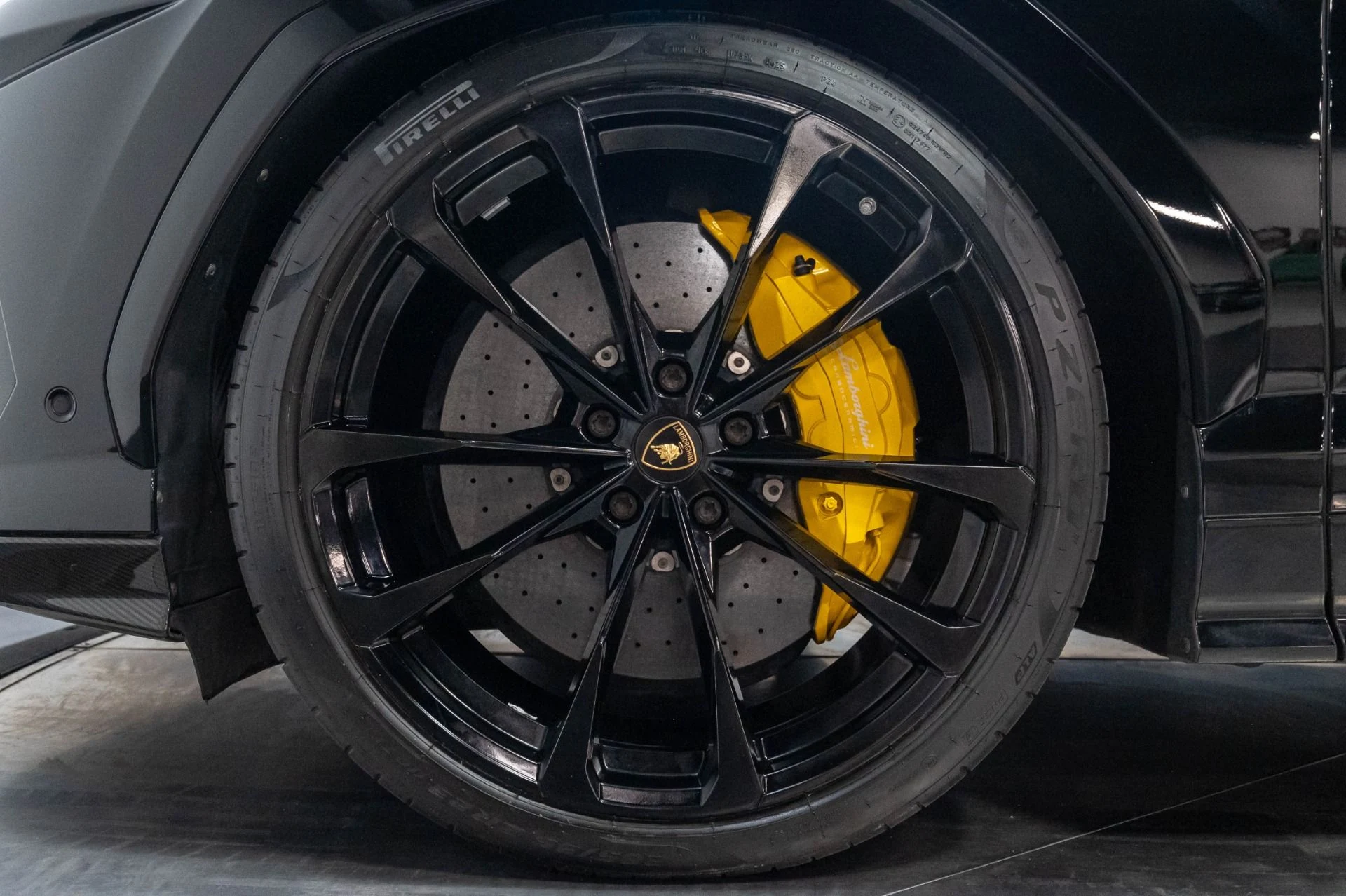 mph056_1318675712_Used_2019_Lamborghini_Urus_1786985122_1dd7a93eee