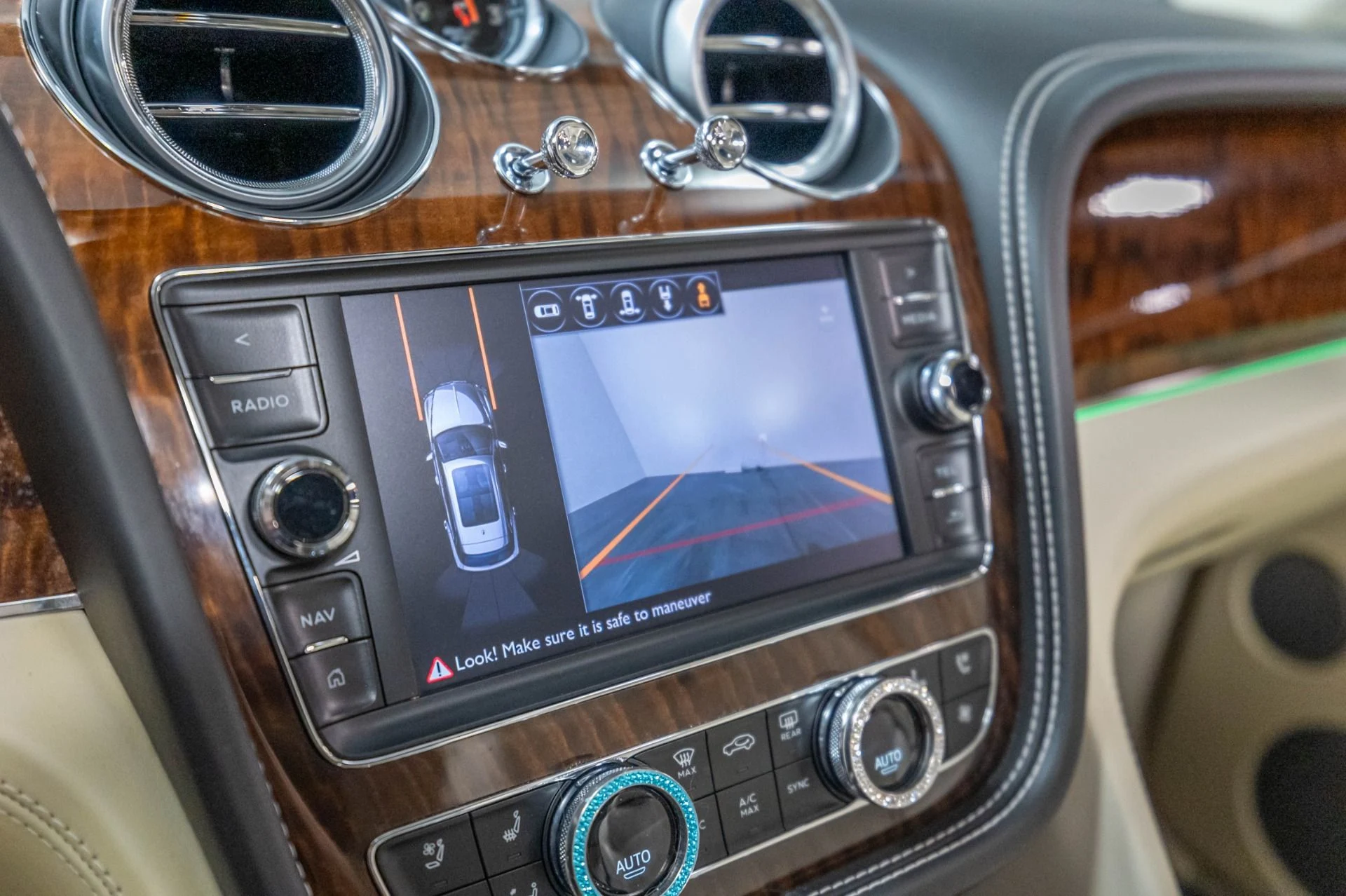 mph056_1350777819_Used_2017_Bentley_Bentayga_W12_1787159716_88ff485cde