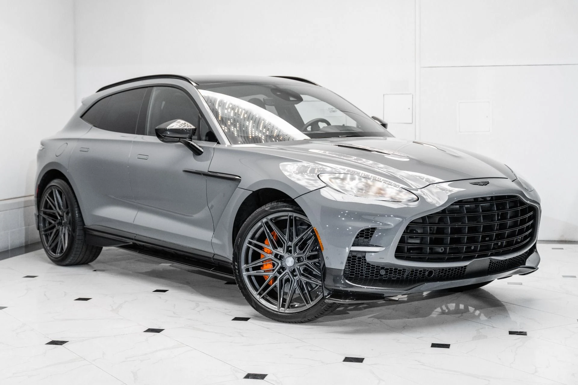 mph056_1353974811_Used_2023_Aston_Martin_DBX_707_1744811439_00d93fe940