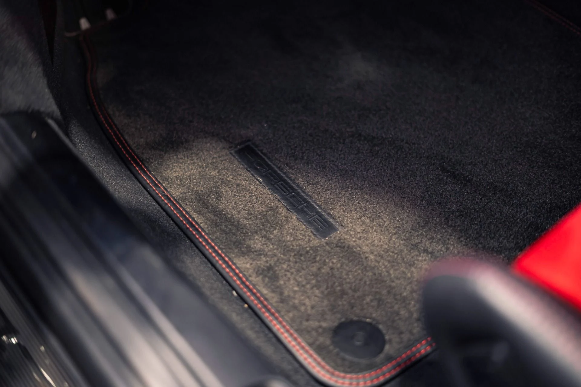 mph056_137644931_Used_2018_Porsche_911_GT_2_RS_1777474085_d646f17b5e