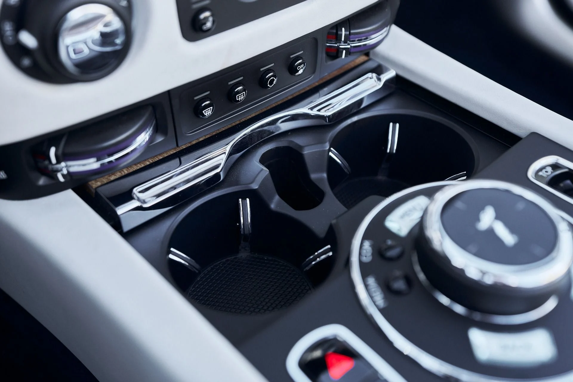 mph056_1410849374_Used_2018_Rolls_Royce_Dawn_1764124444_b2513d7bfd