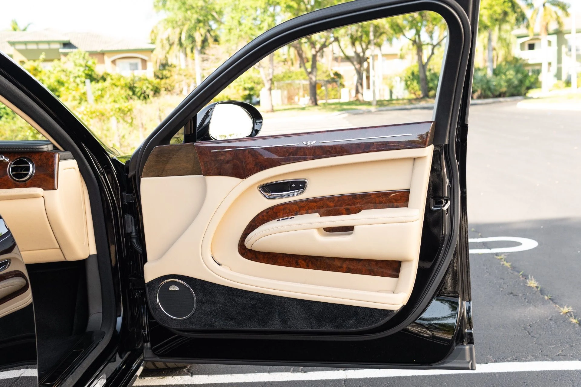 mph056_1414992471_Used_2014_Bentley_Mulsanne_1774576298_ca478b93b5