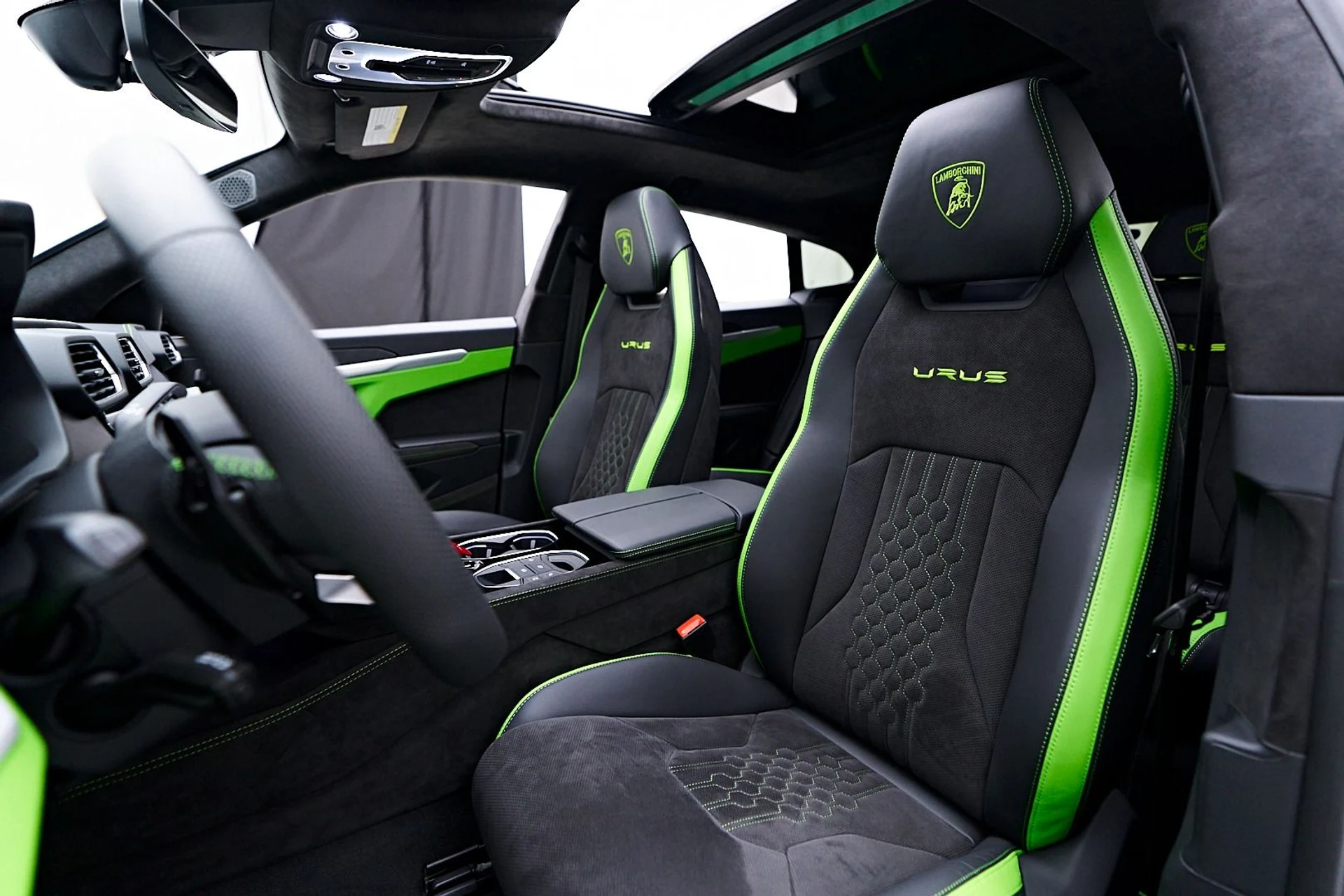 mph056_14920251_Used_2024_Lamborghini_Urus_S_1745956869_f38ecb0534