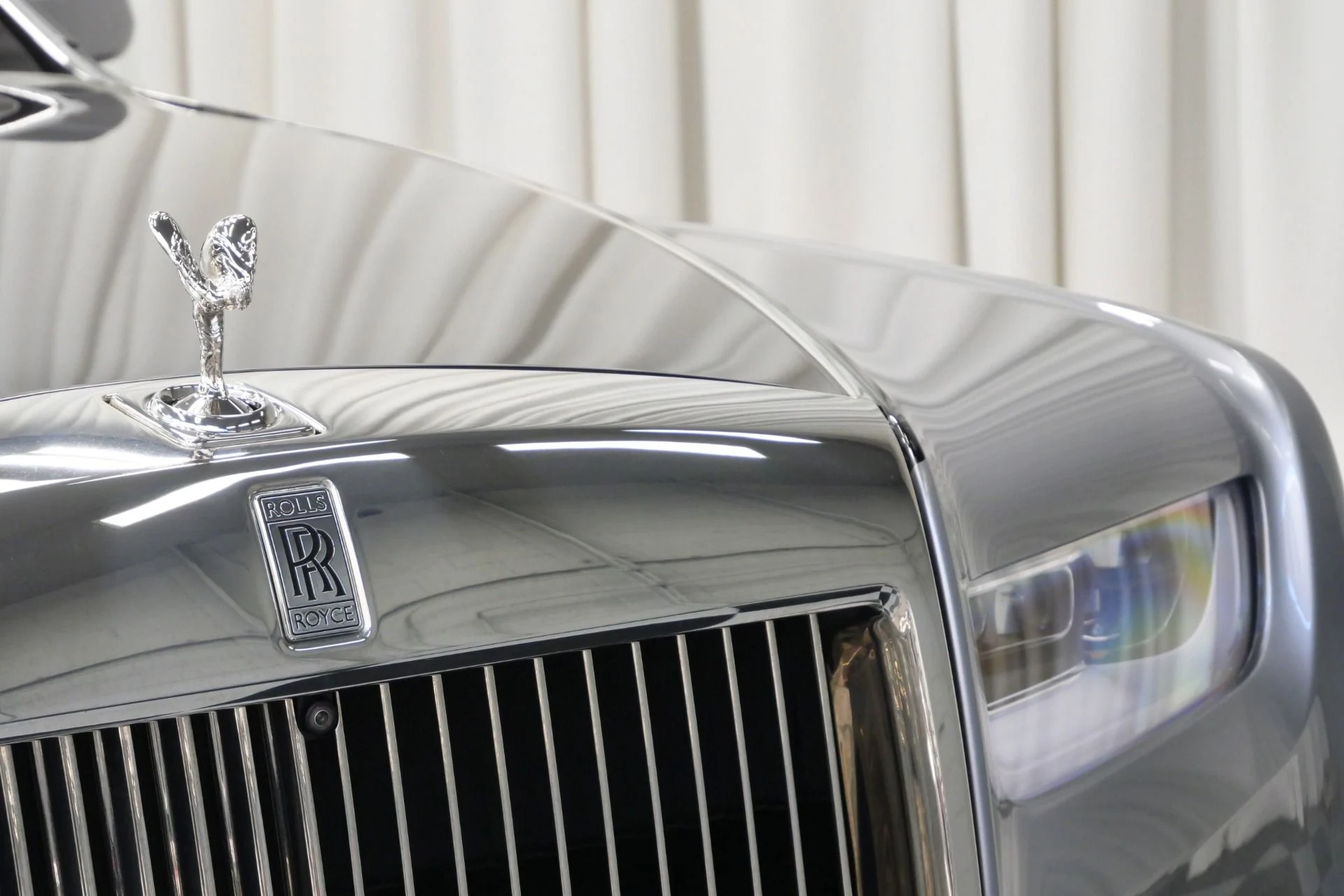 mph056_1510093266_Used_2020_Rolls_Royce_Phantom_1760120905_ce73cf9215