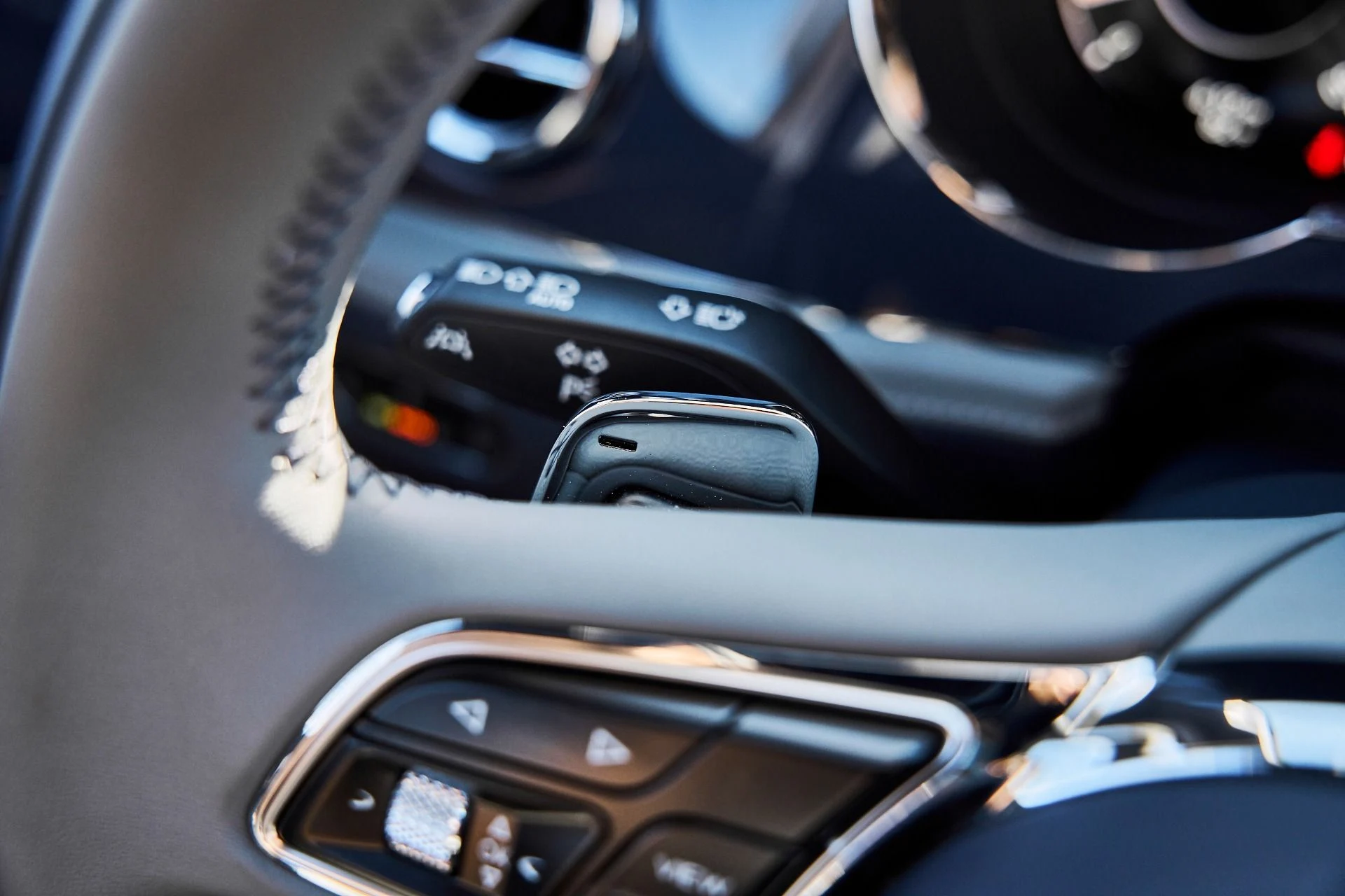 mph056_1515975397_Used_2025_Bentley_Bentayga_EWB_1780709455_c64a0489df