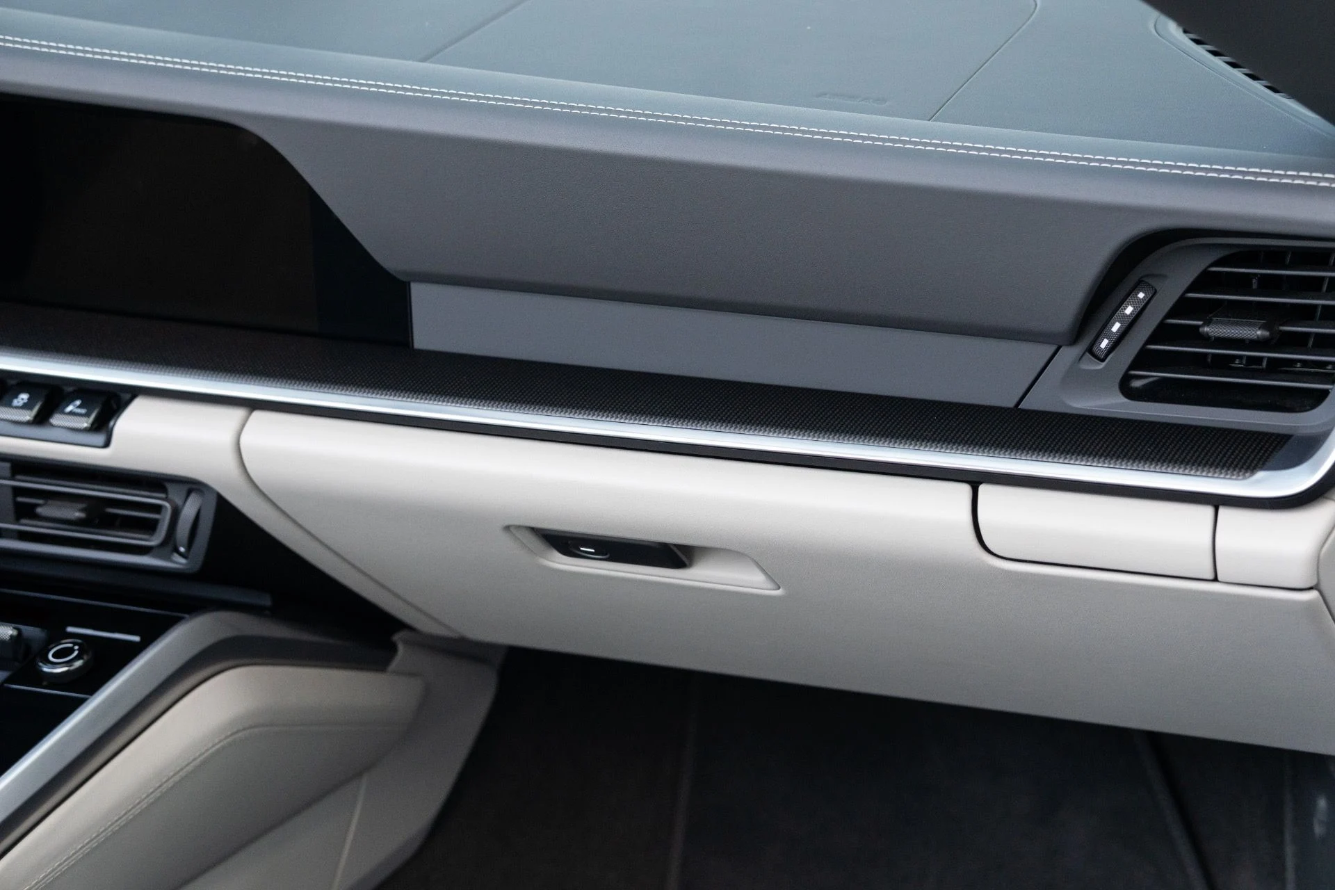 mph056_1526951431_Used_2025_Porsche_911_Cabriolet_Turbo_S_1769622576_4bc63fab6d