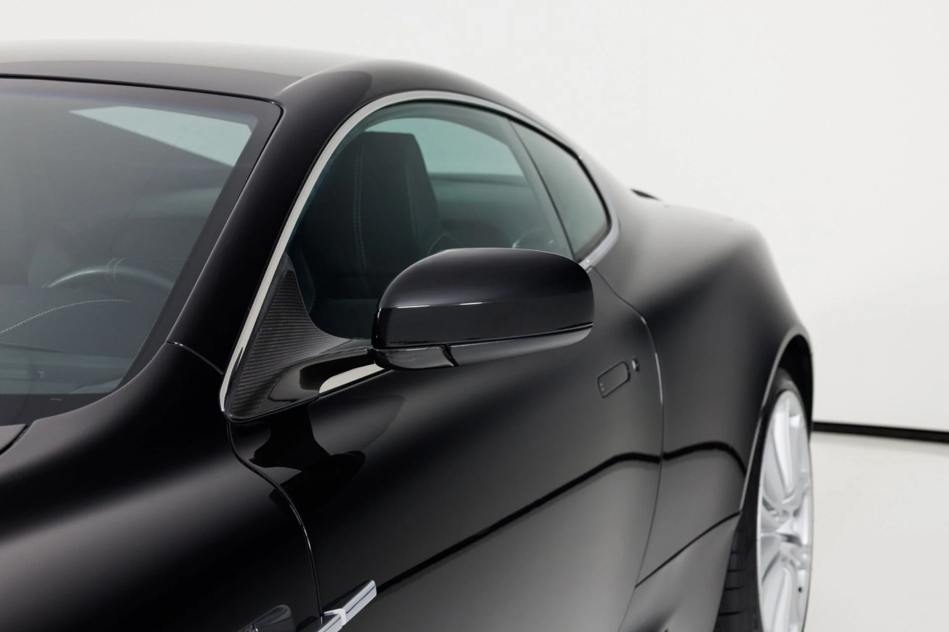 mph056_1537127014_Used_2009_Aston_Martin_DBS_1778627778_644a289a6a