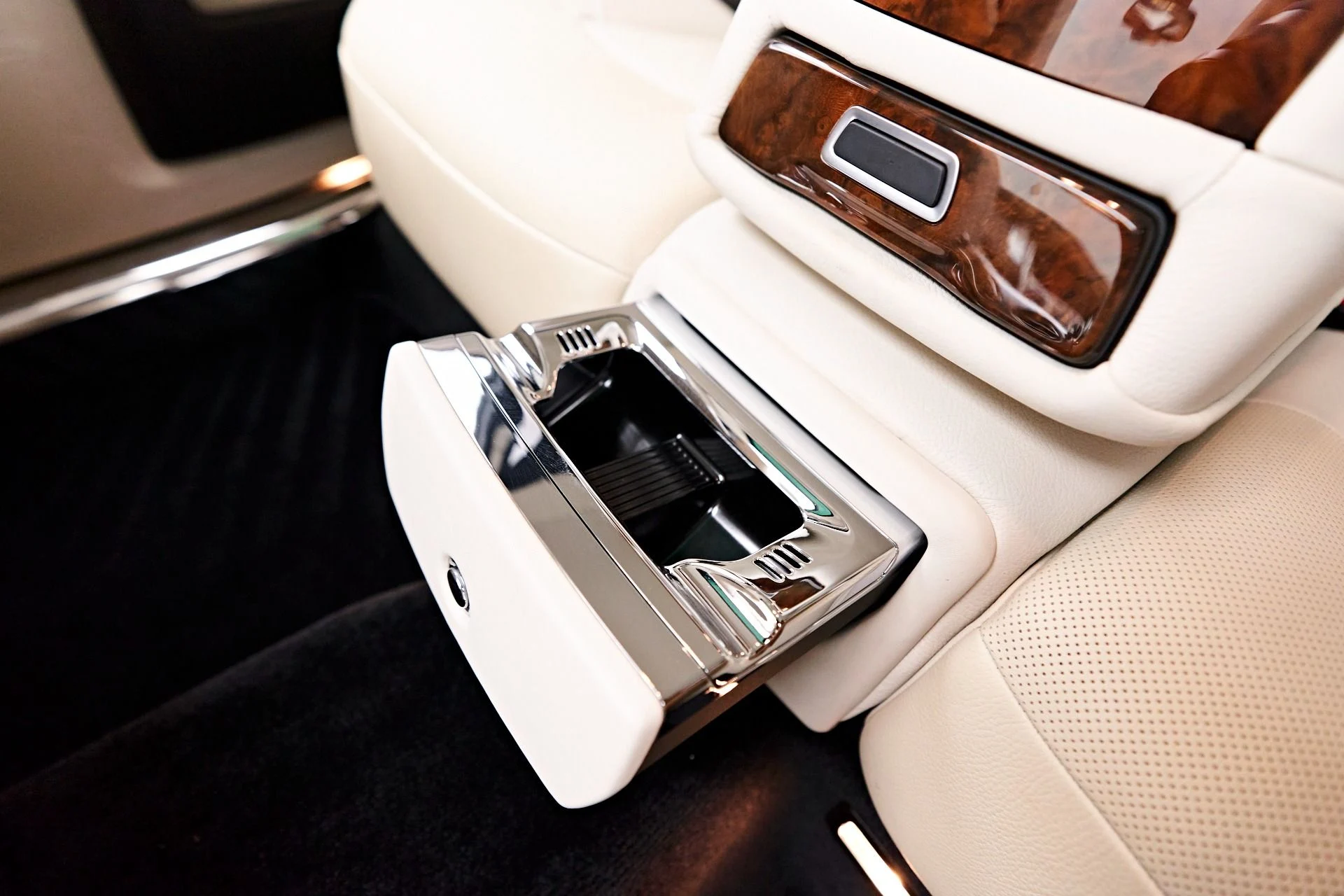 mph056_1631539203_Used_2012_Rolls_Royce_Ghost_Base_1690494640_64dd6b36f8
