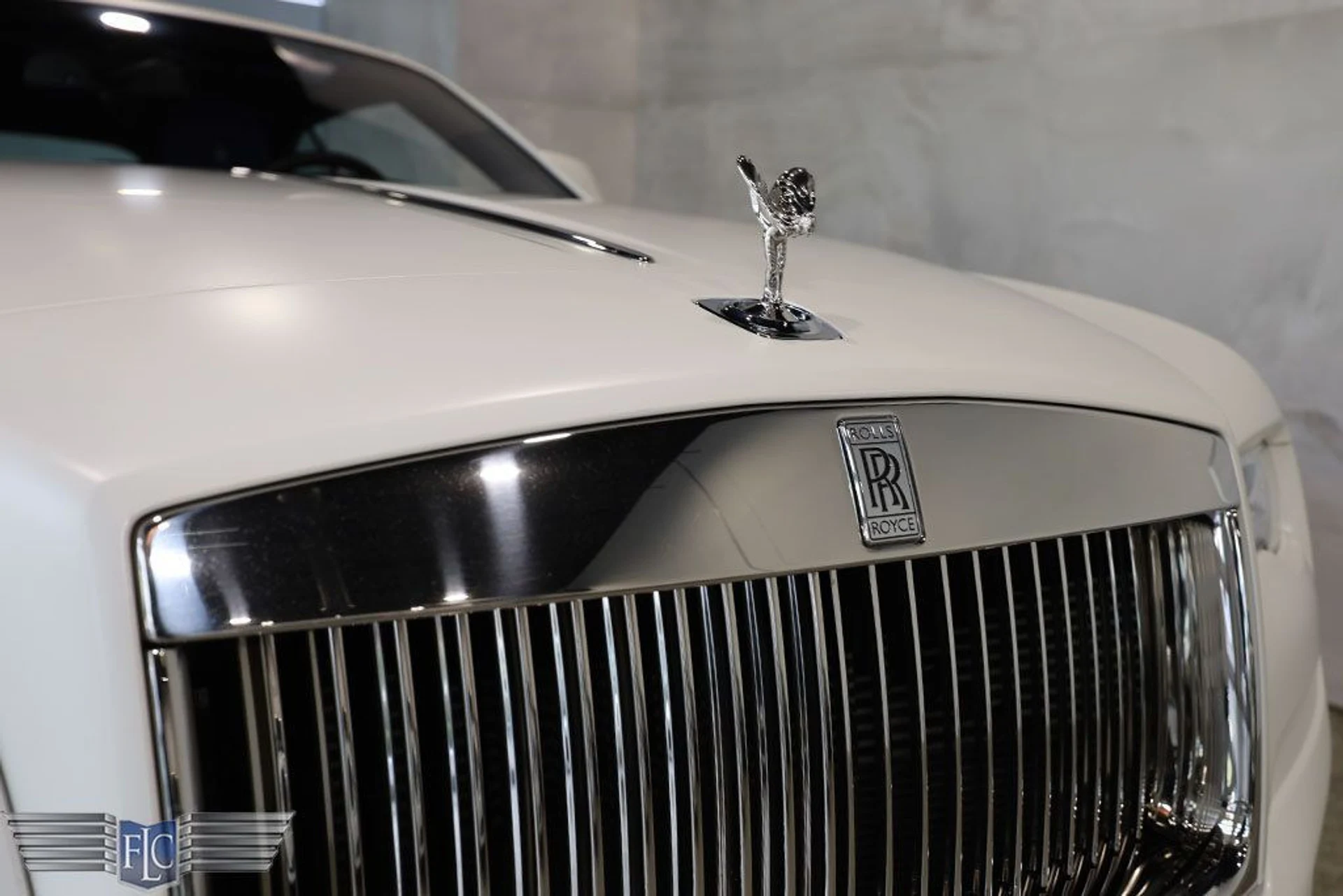 mph056_1632517780_used_2020_rolls_royce_dawn_convertible_9689_22662057_57_1024_df8b2d3652