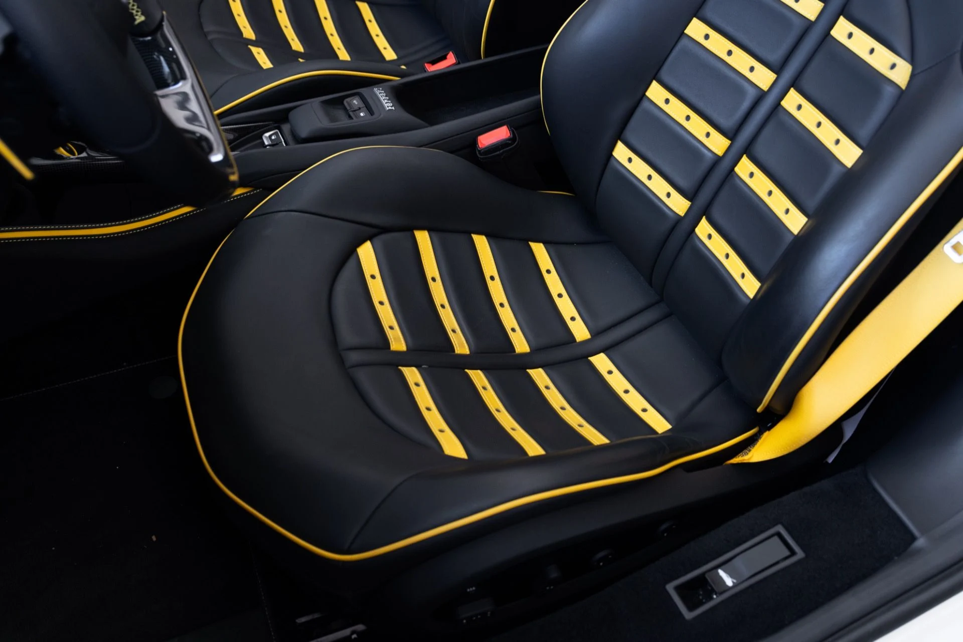 mph056_166394012_Used_2023_Ferrari_F8_Spider_1776809234_6bfdfdb11b