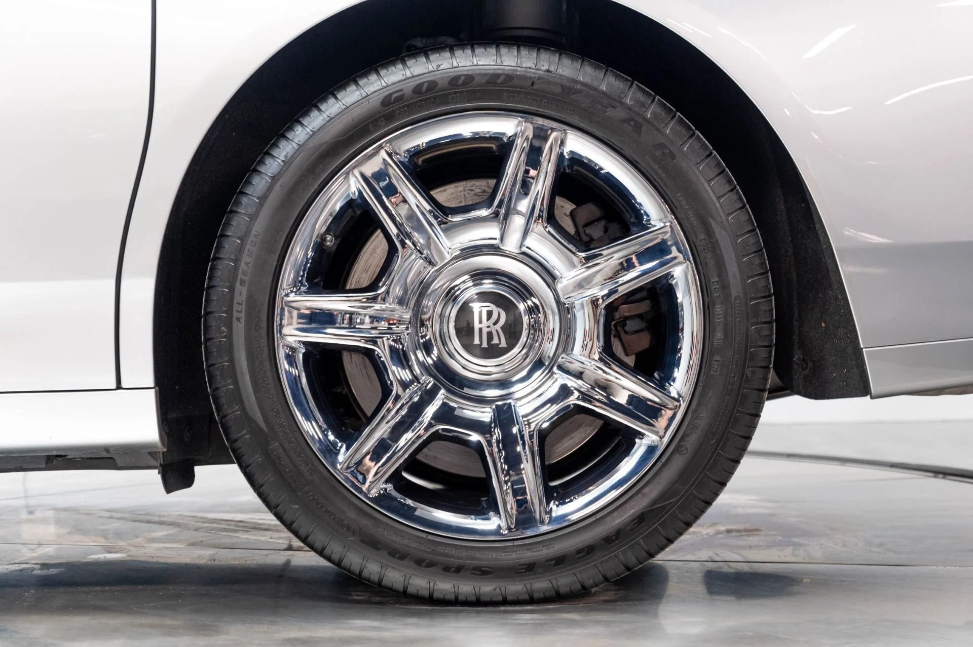 mph056_1707996569_Used_2012_Rolls_Royce_Ghost_1778014944_b65b8cb997