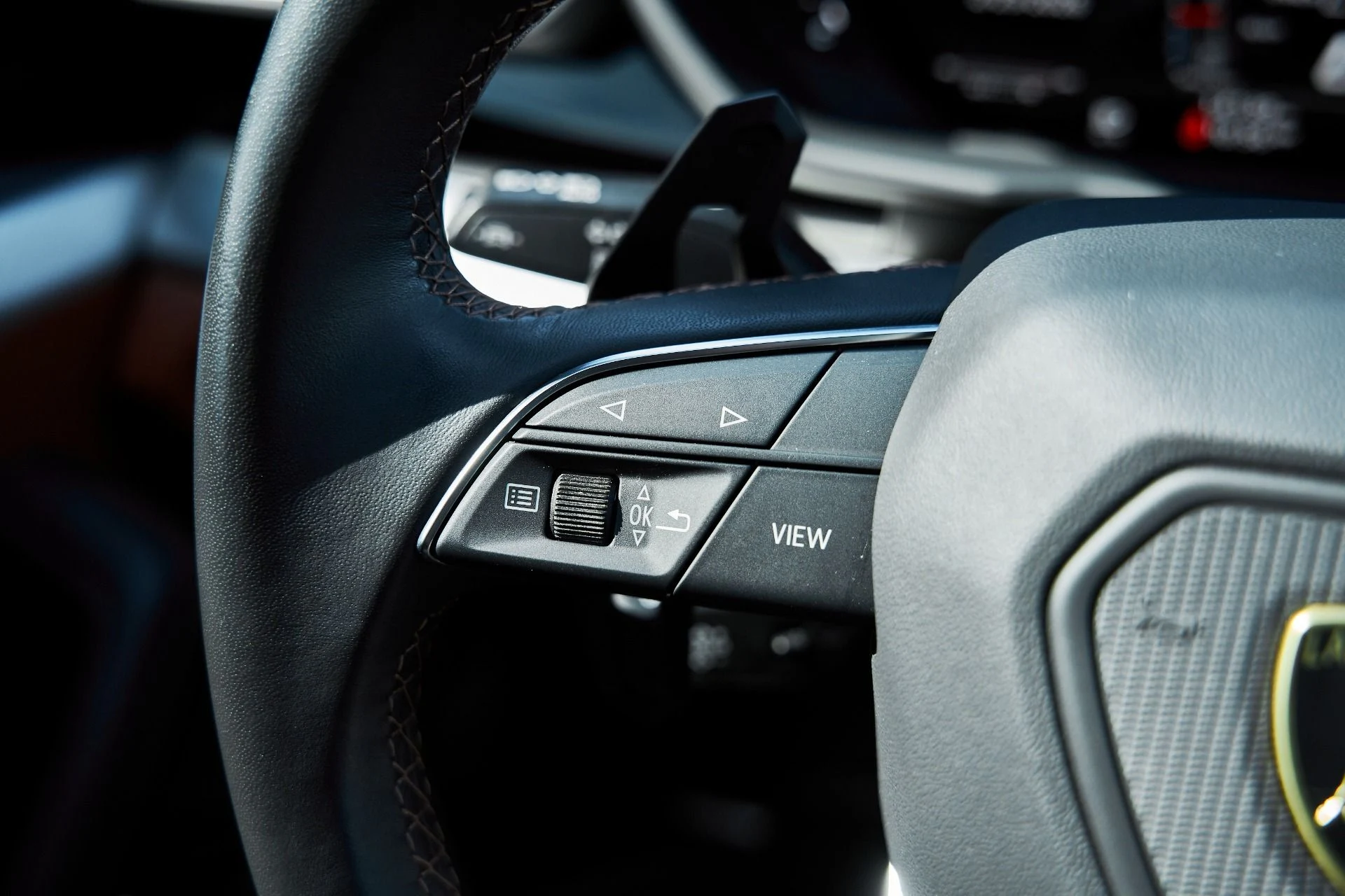 mph056_1730889893_Used_2023_Lamborghini_Urus_S_1771891322_3bbdb2fc77