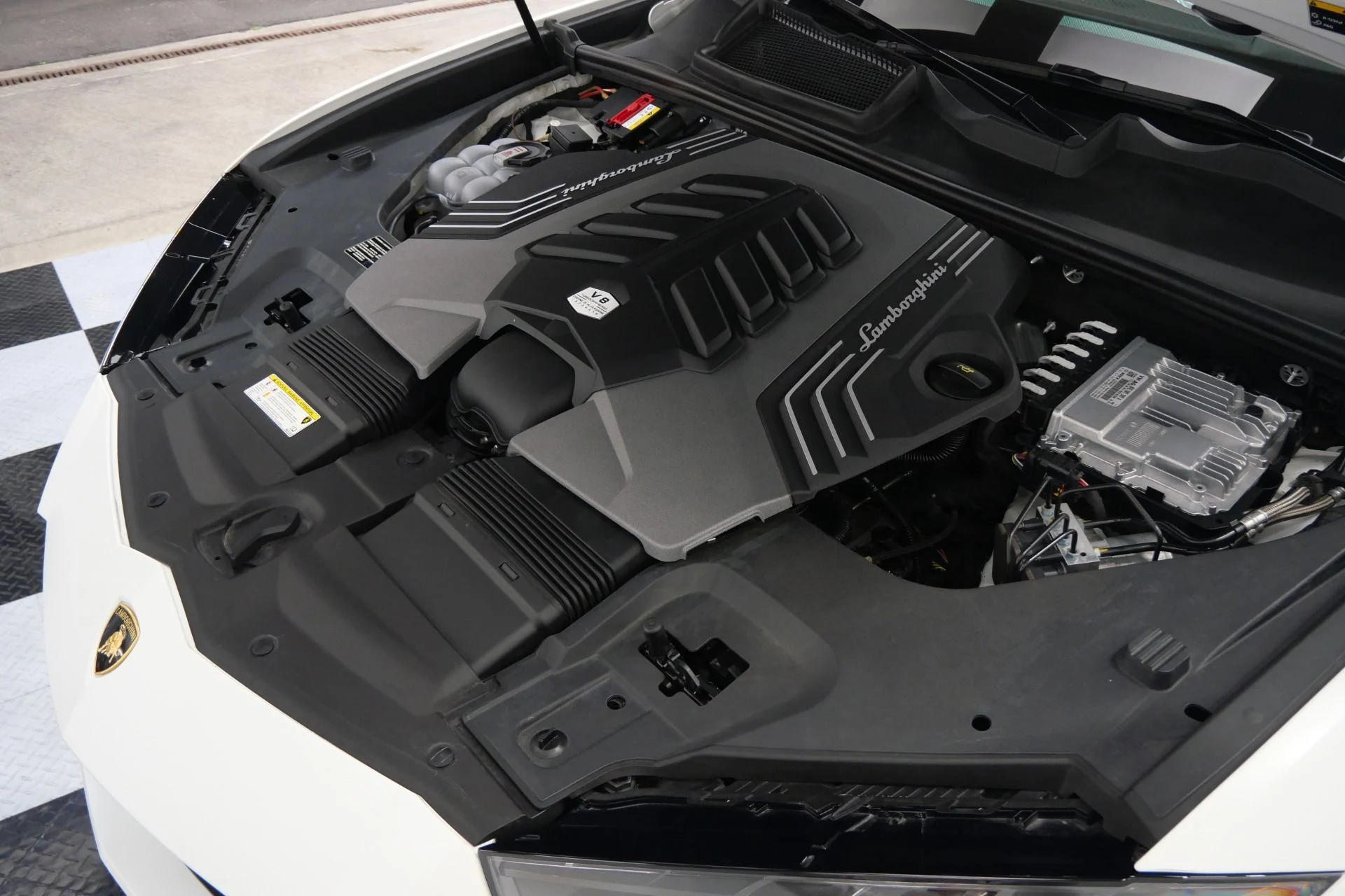 mph056_179792173_Used_2021_Lamborghini_Urus_Carbon_Fiber_Packs_Inside_and_Out_23_Inch_Wheels_1775930480_c216938505