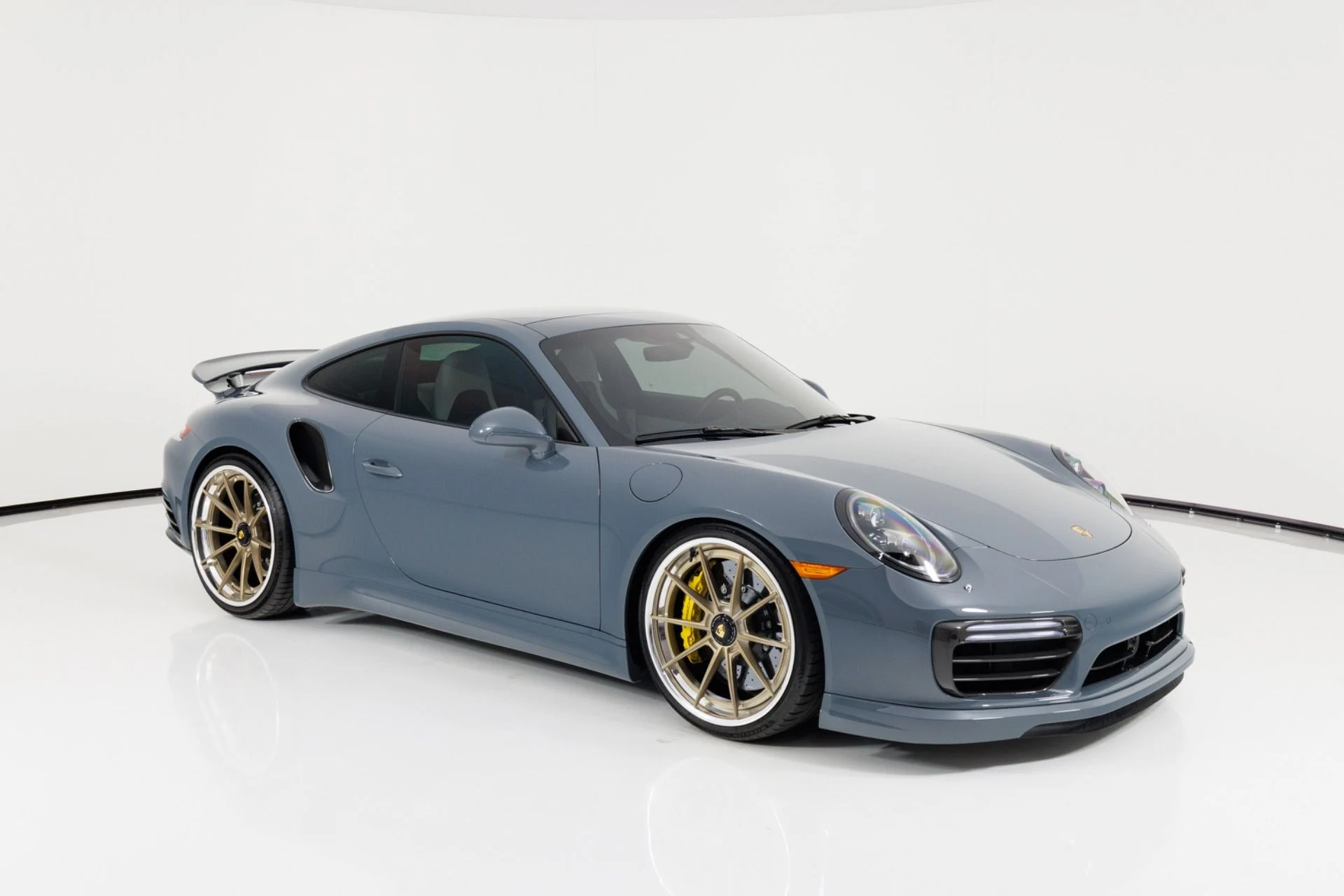 mph056_1803618867_Used_2017_Porsche_911_Turbo_S_1787680359_8c34c3e9e2