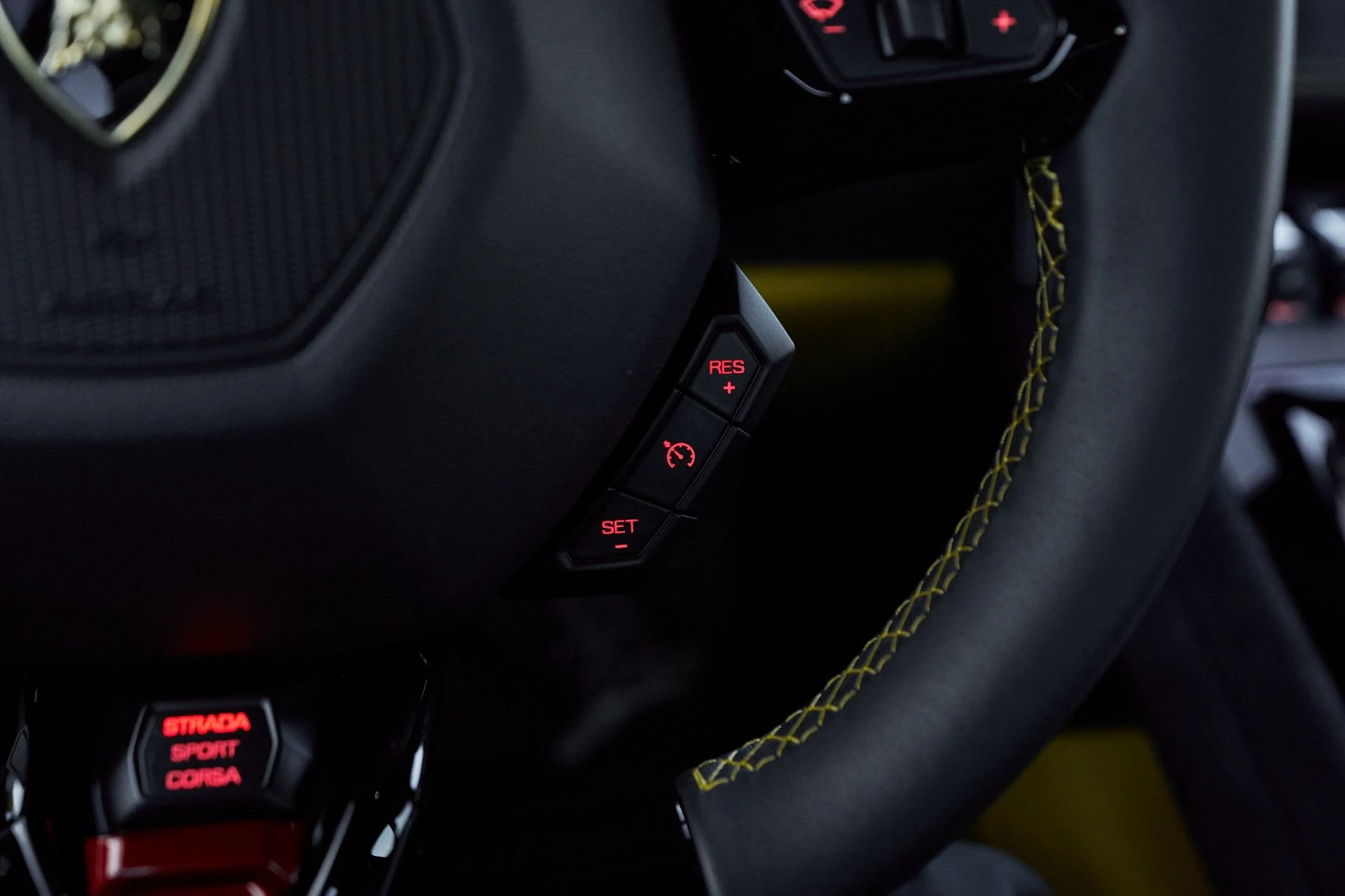 mph056_1805512799_Used_2023_Lamborghini_Huracan_Tecnica_Base_1765333571_4696330dbe