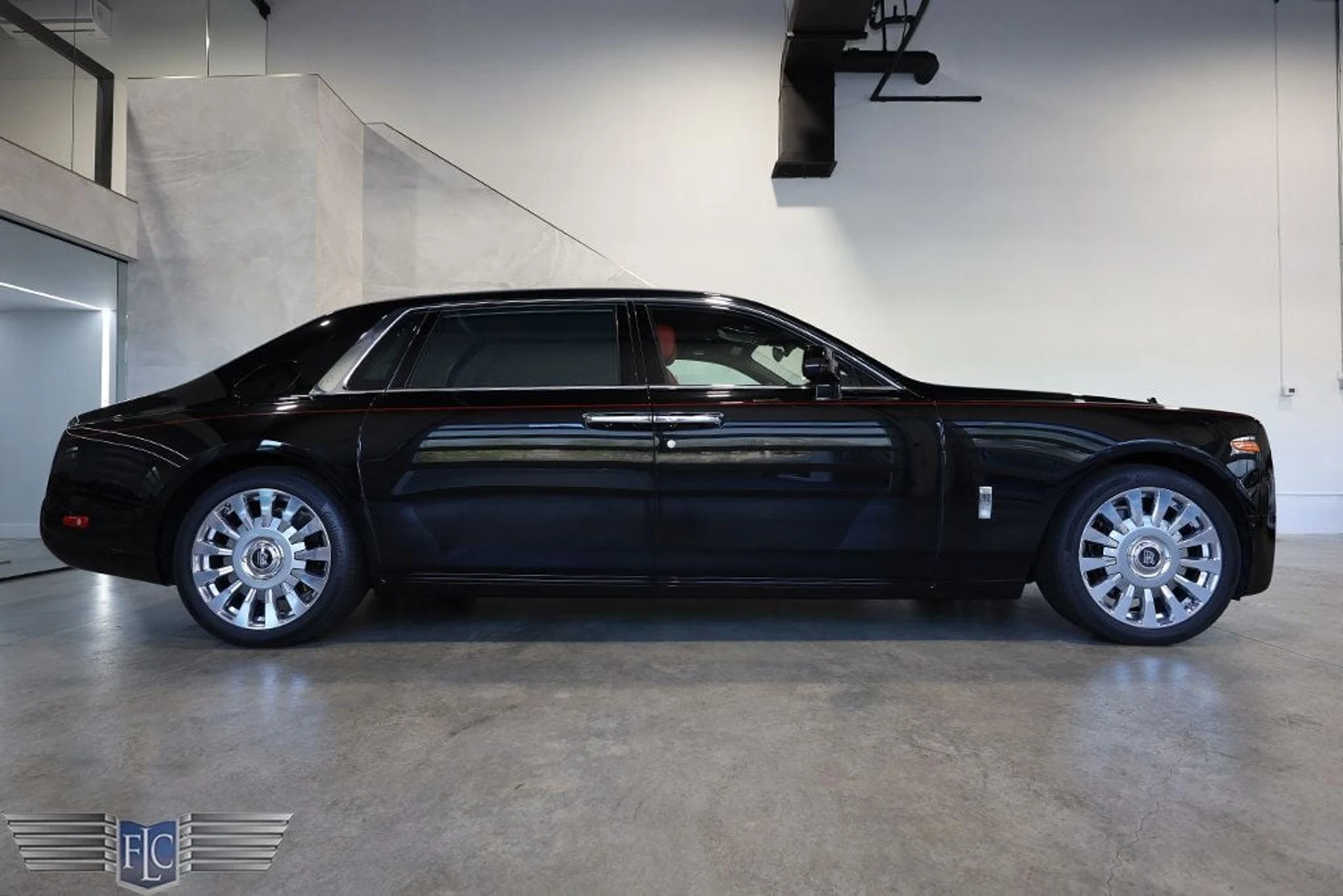 mph056_181072305_used_2023_rolls_royce_phantom_extendedwheelbasesedan_9689_22919608_57_1024_c1e074f720