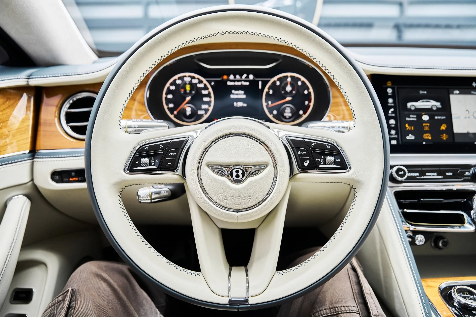 mph056_1850134218_Used_2021_Bentley_Flying_Spur_V8_1779867090_a1e1e66d61