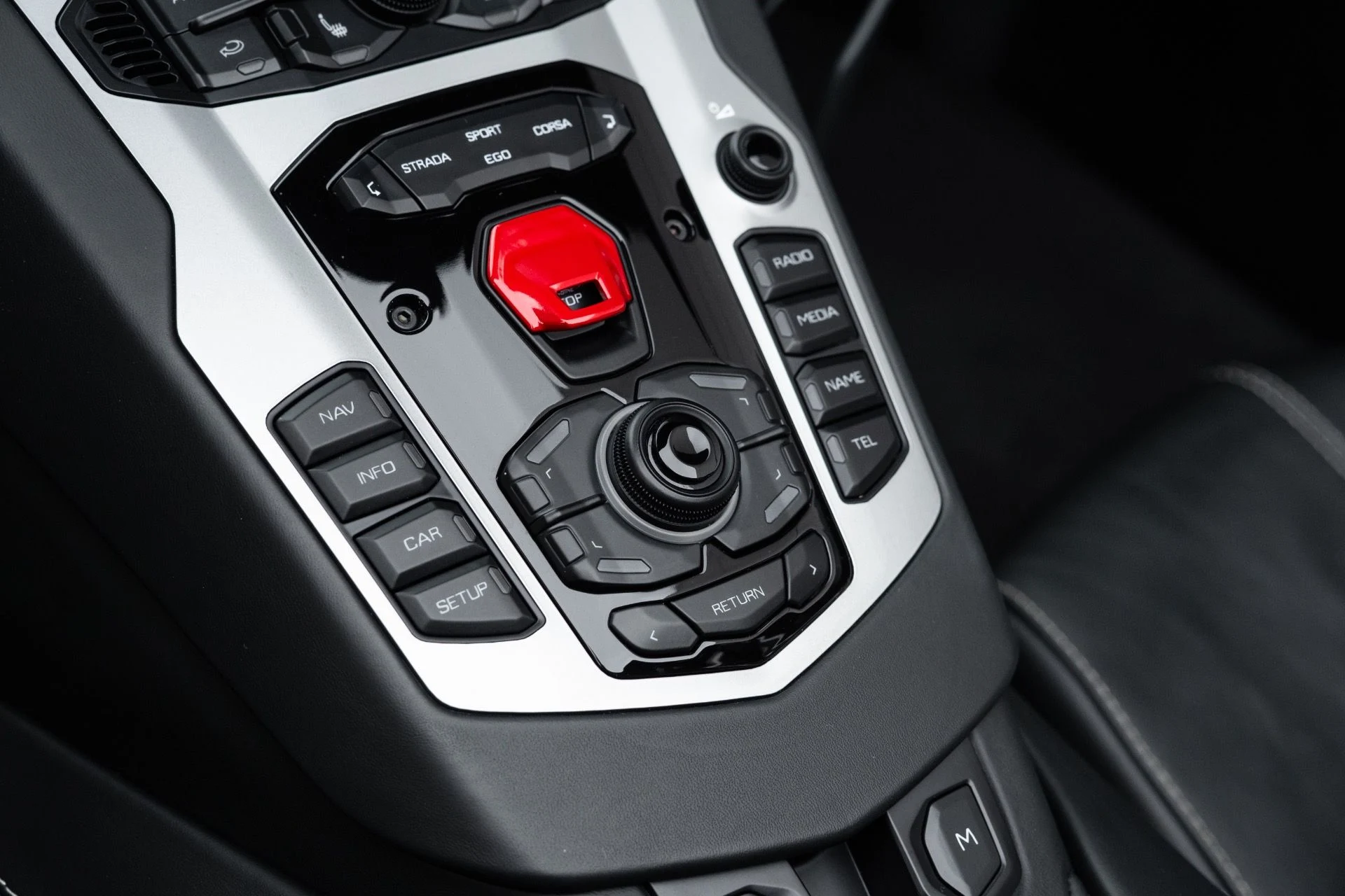 mph056_1881047538_Used_2018_Lamborghini_Aventador_Roadster_LP_740_4_S_1770343320_84a705b83c