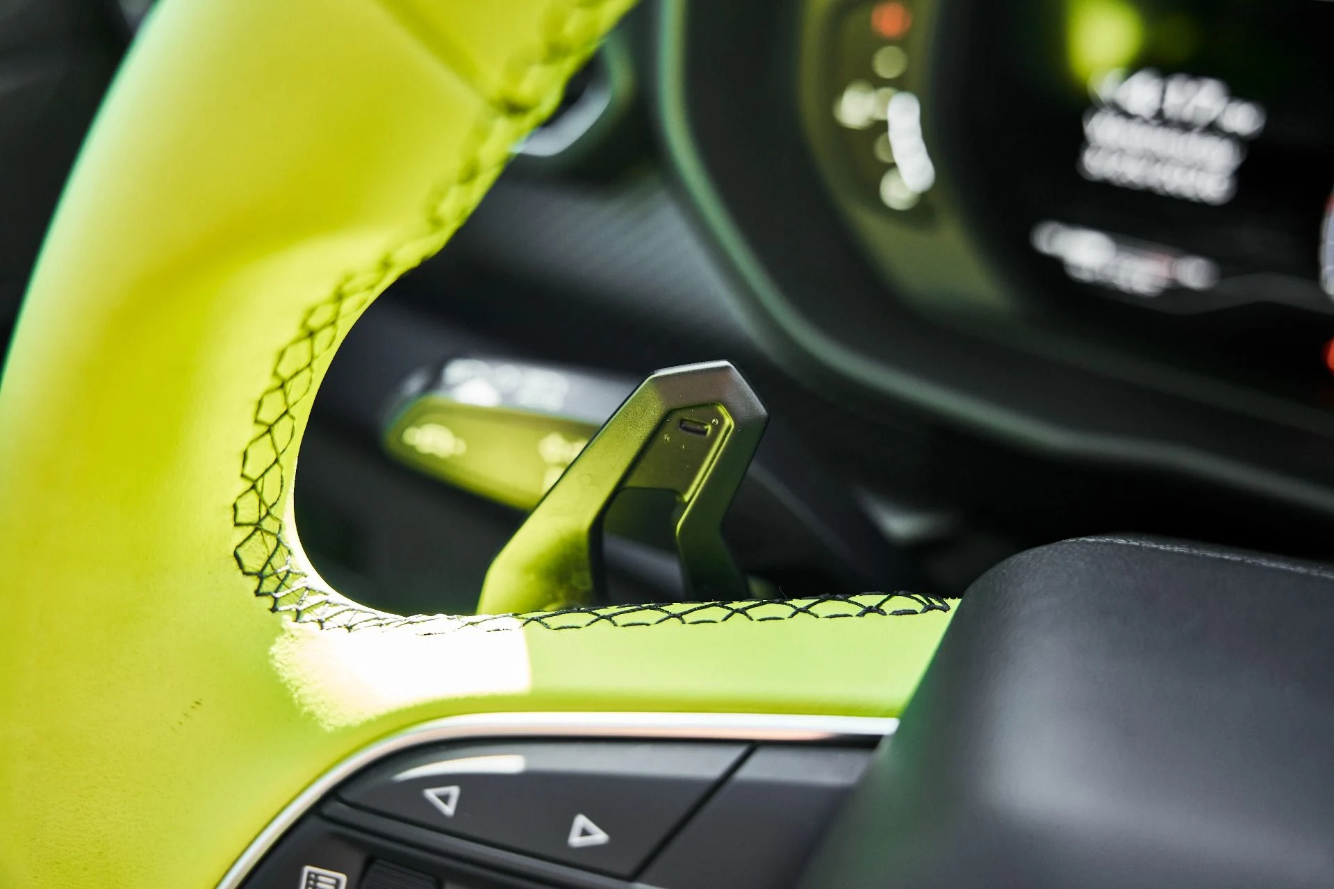 mph056_1889963000_Used_2022_Lamborghini_Urus_1774548663_213cf8b445