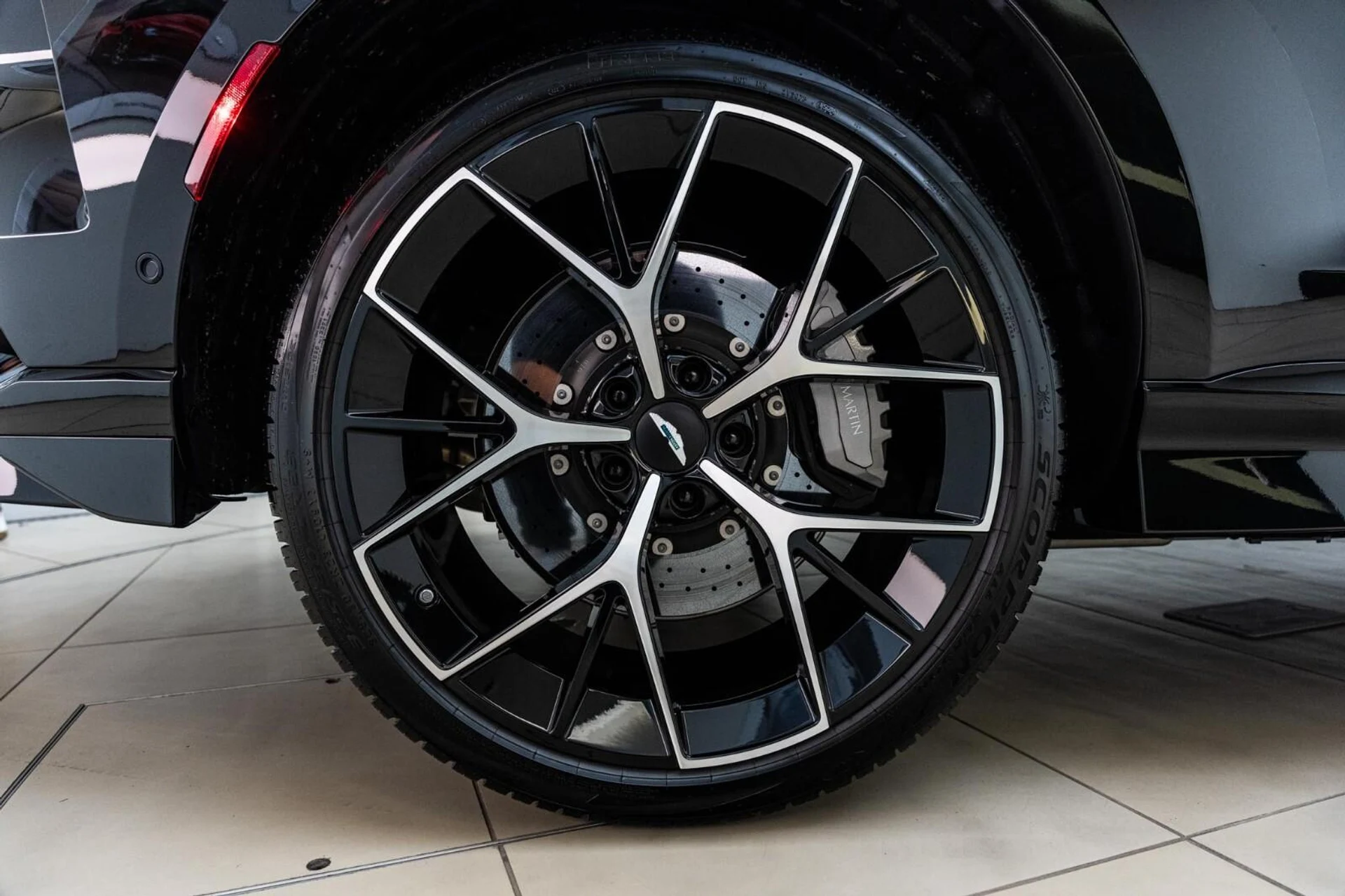 mph056_1922177468_New_2025_Aston_Martin_DBX_707_AWD_1744624341_85e447555b