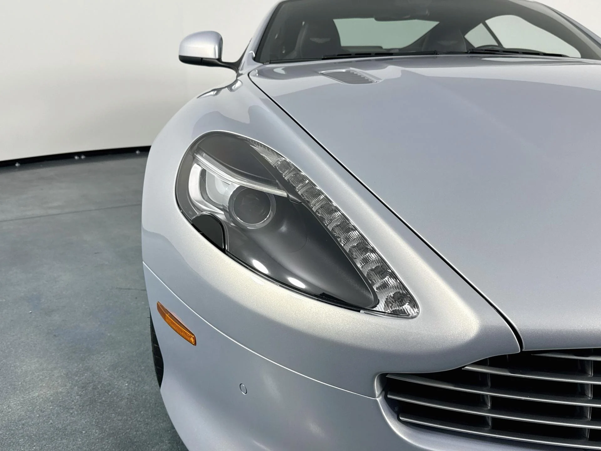 mph056_1922738430_Used_2014_Aston_Martin_DB_9_1791837321_2dc9aaddf8
