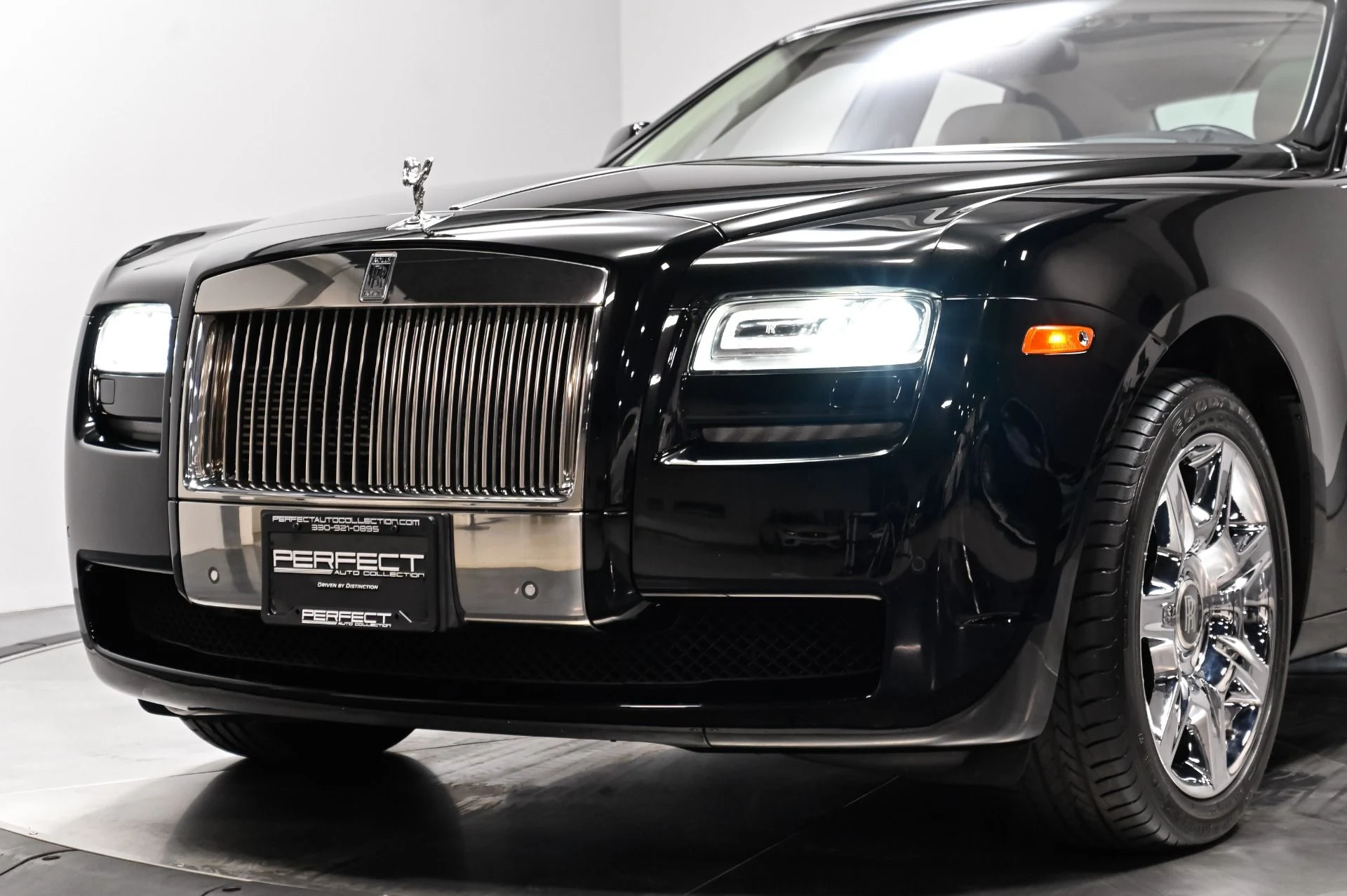 mph056_1925265109_Used_2012_Rolls_Royce_Ghost_Base_1789141578_ee14edb705