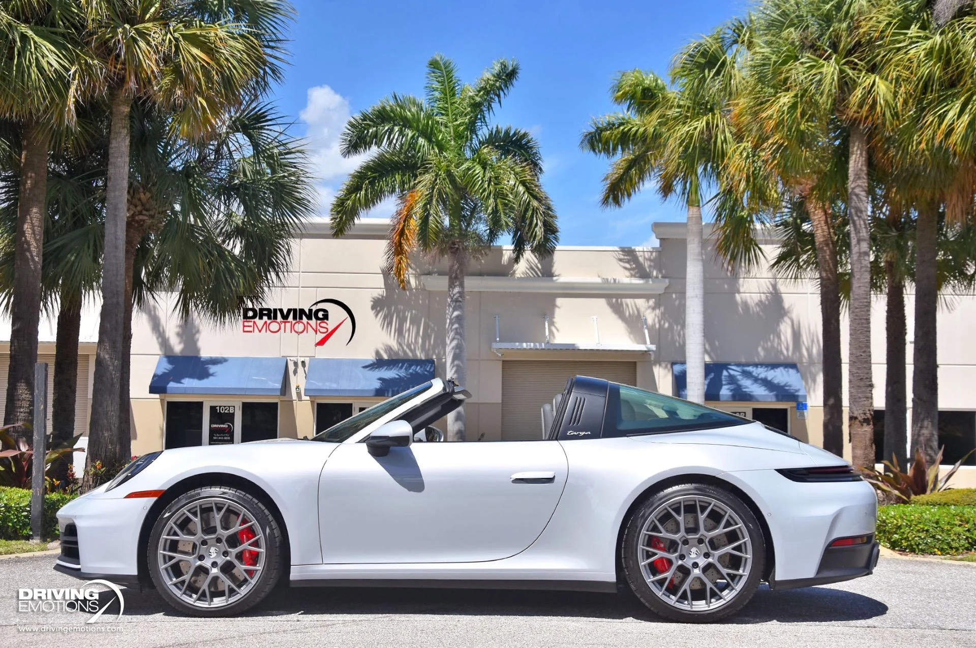 mph056_1975405383_898_p57_l_24f613cbff