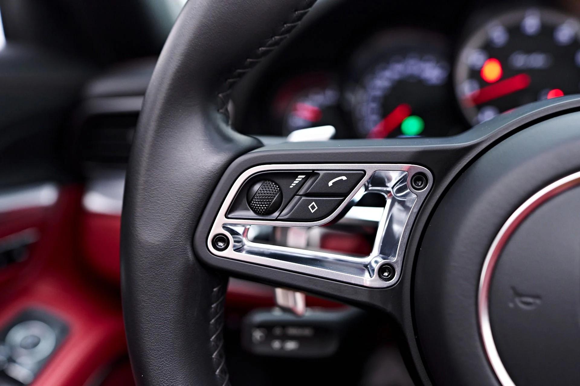 mph056_1992619939_Used_2019_Porsche_911_Turbo_1750270685_72521d4b3a