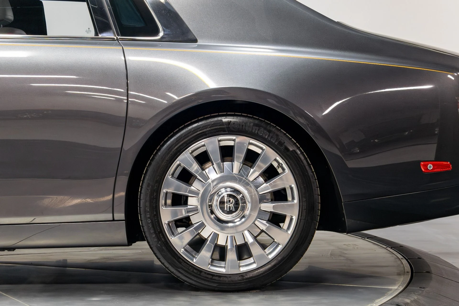 mph056_2013441123_Used_2019_Rolls_Royce_Phantom_1770350910_9abbb66c9a